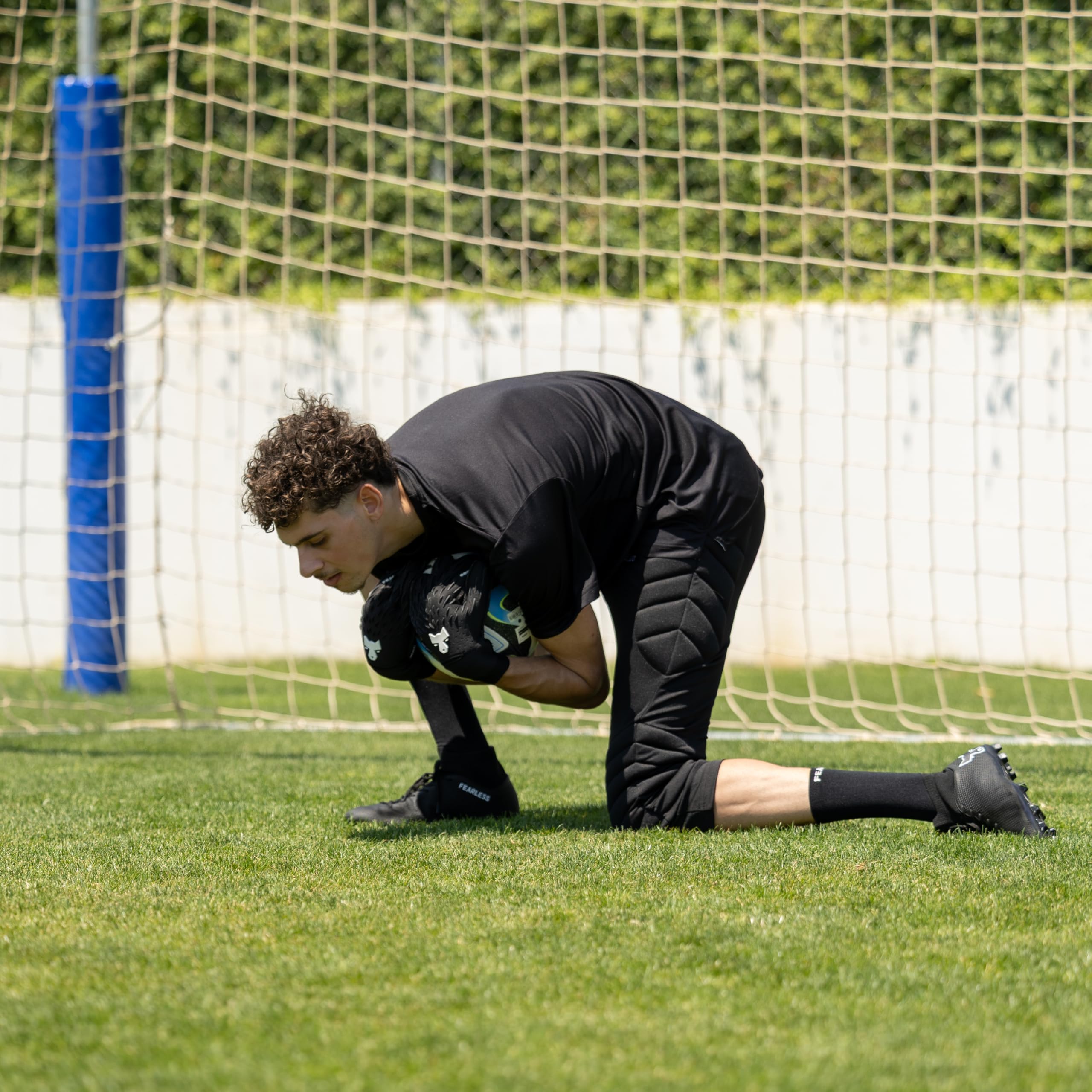 Wolf Pro - Guanti da portiere uomo e bambino - Guanti portiere con lattice tedesco - Presa antiscivolo - Taglio negativo - Sensazione seconda pelle