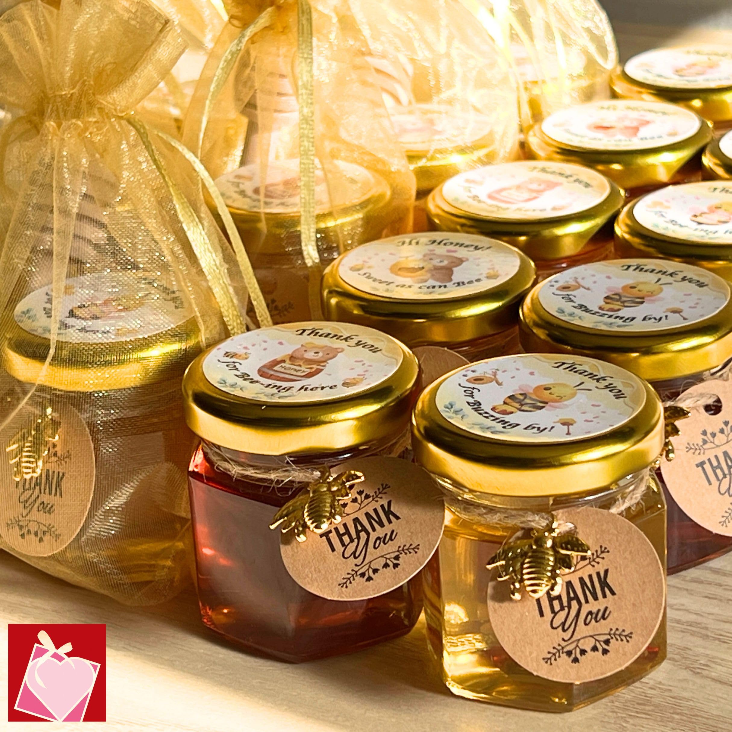 Luna & Dina Set di 50 mini vasetti di miele in vetro con coperchio dorato, cucchiaino per miele, ape, etichetta, spago, sacchetto in organza, adesivi, regalo per gli ospiti di nozze (Premium)