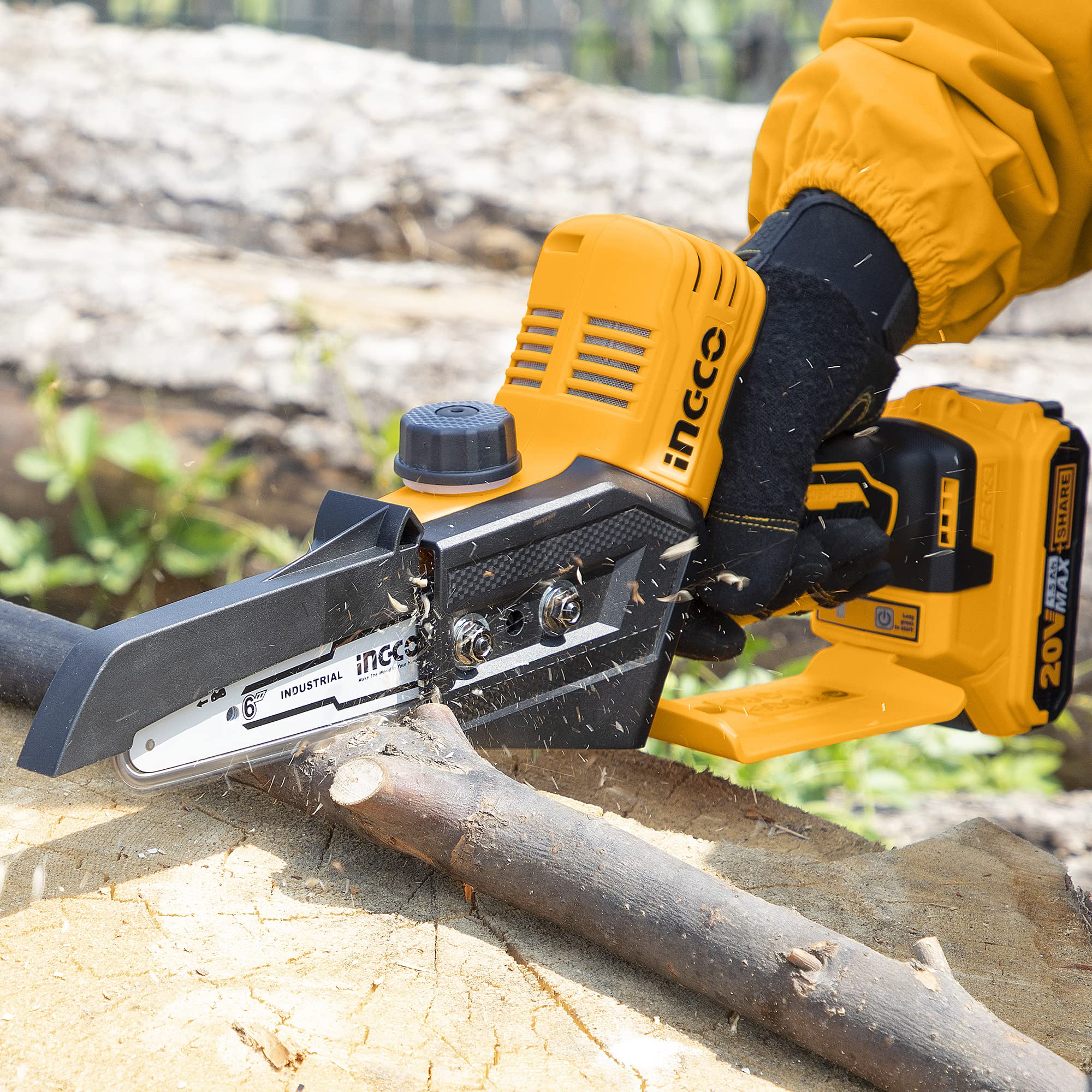 INGCO Mini motosierra sin escobillas de iones de litio de 20 V (solo cuerpo) de 6 pulgadas, mini motosierra inalámbrica con una sola mano para cortar madera, recortar ramas de árbol CGSLI2068