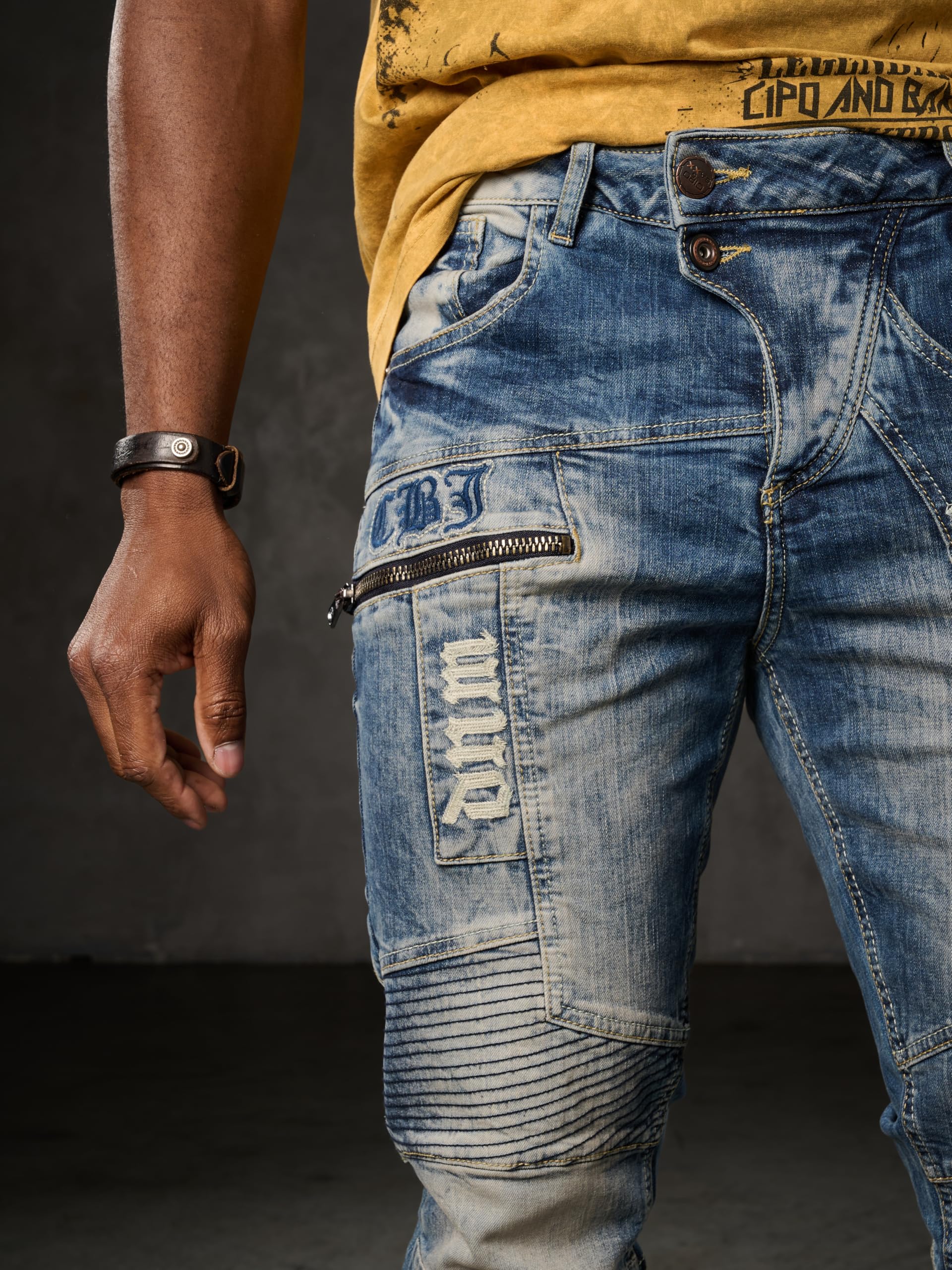 Cipo & Baxx Herrenhose | Destroyed, Farbkleckse & Allover Design mit Nieten & Strass | Rock Style