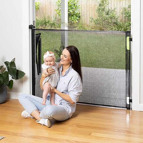 Miniatura 47 de Puerta retráctil Perma Child Safety para bebé, 33 pulgadas de alto x 71 pulgadas de ancho, malla, para escaleras, puertas, perros, mascotas, Negro