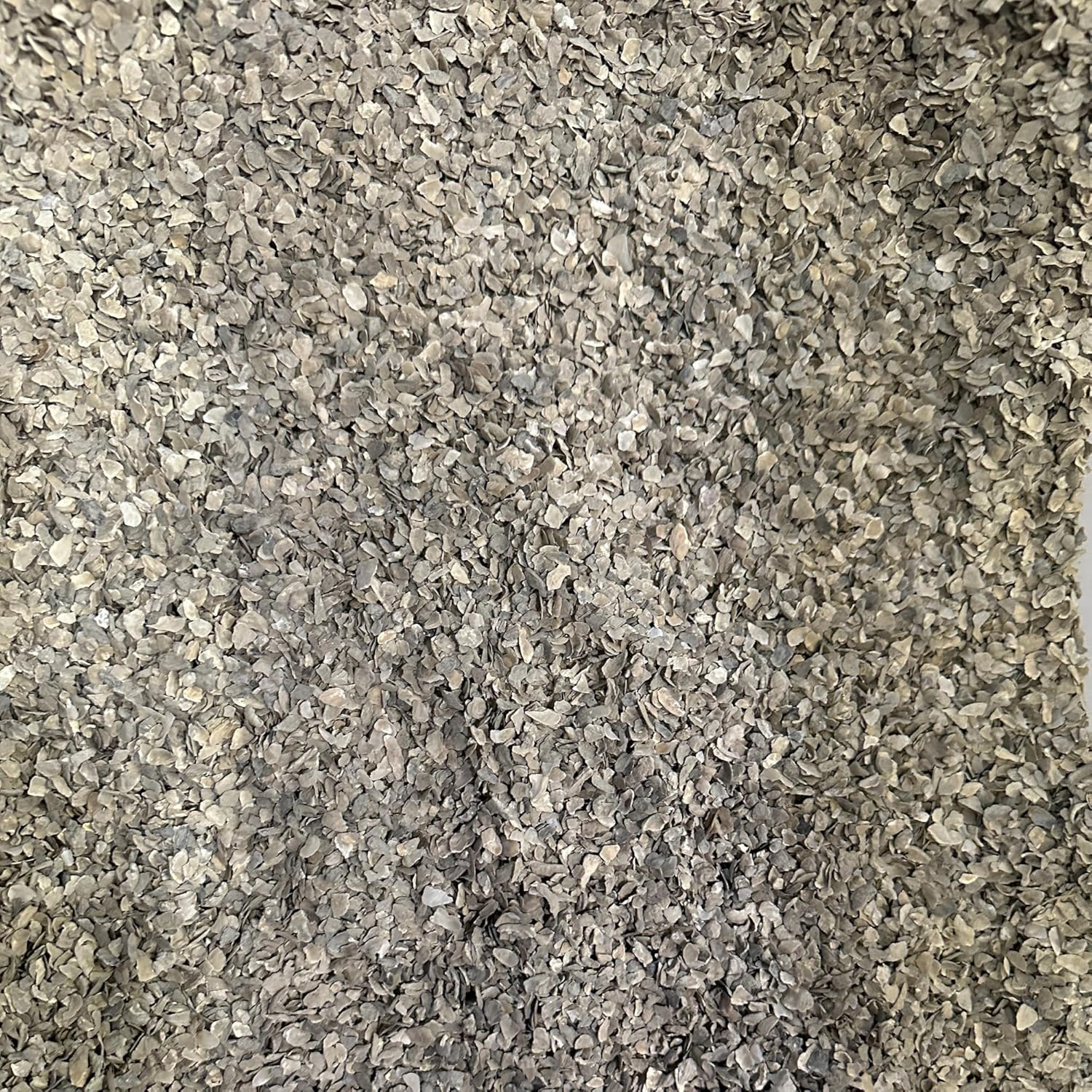 Pure Oyster Shells Minerals, High Calcium Supplement, Designed to Promote Strong Bones, Better Digestion, and Overall Well-Being for Pigeons, Small Cage Birds, Duck and Chickens 20 Pounds Bag