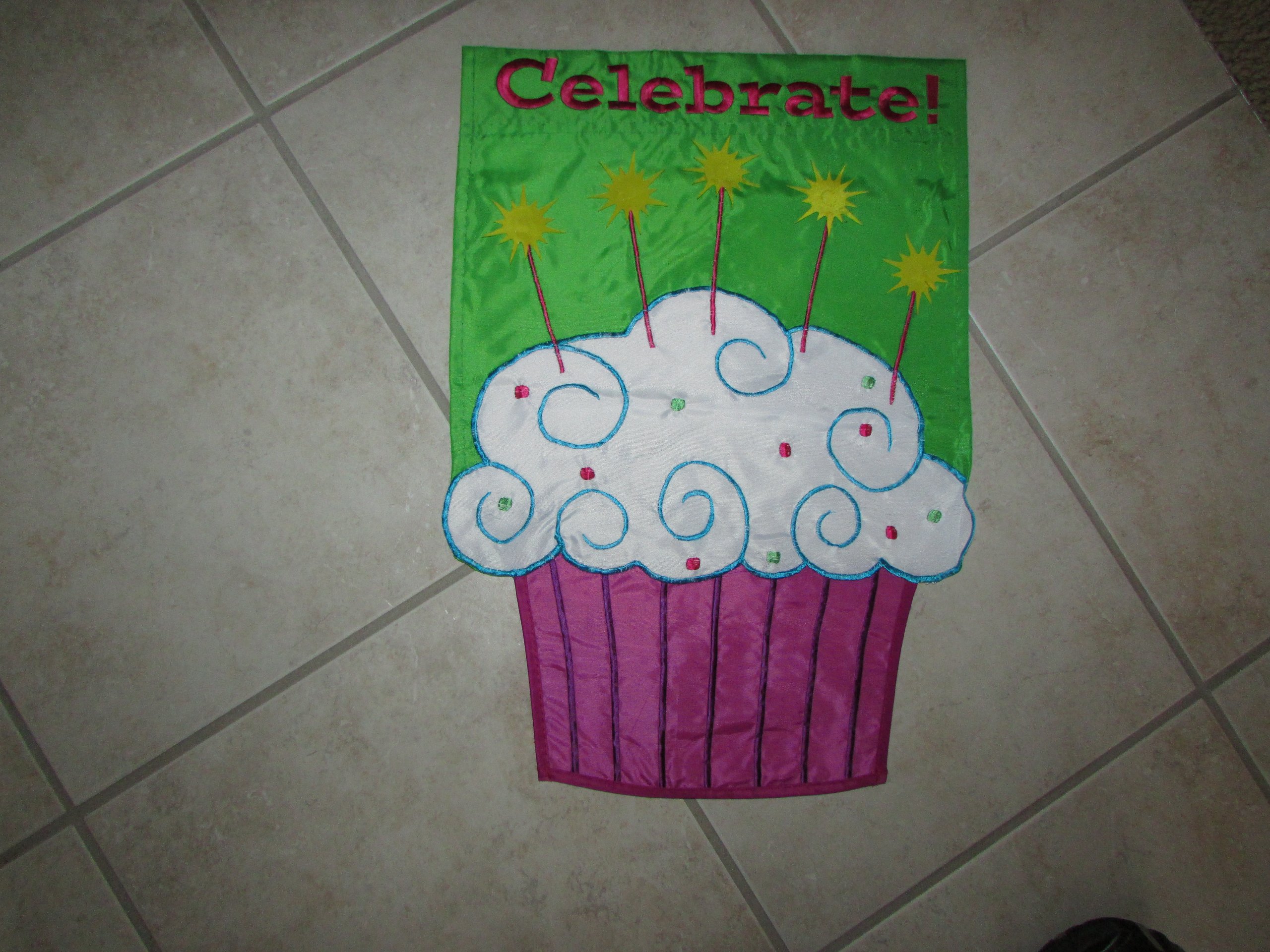 Evergreen célébrer cupcake drapeau jardin pour partager des moments de bonheur en famille