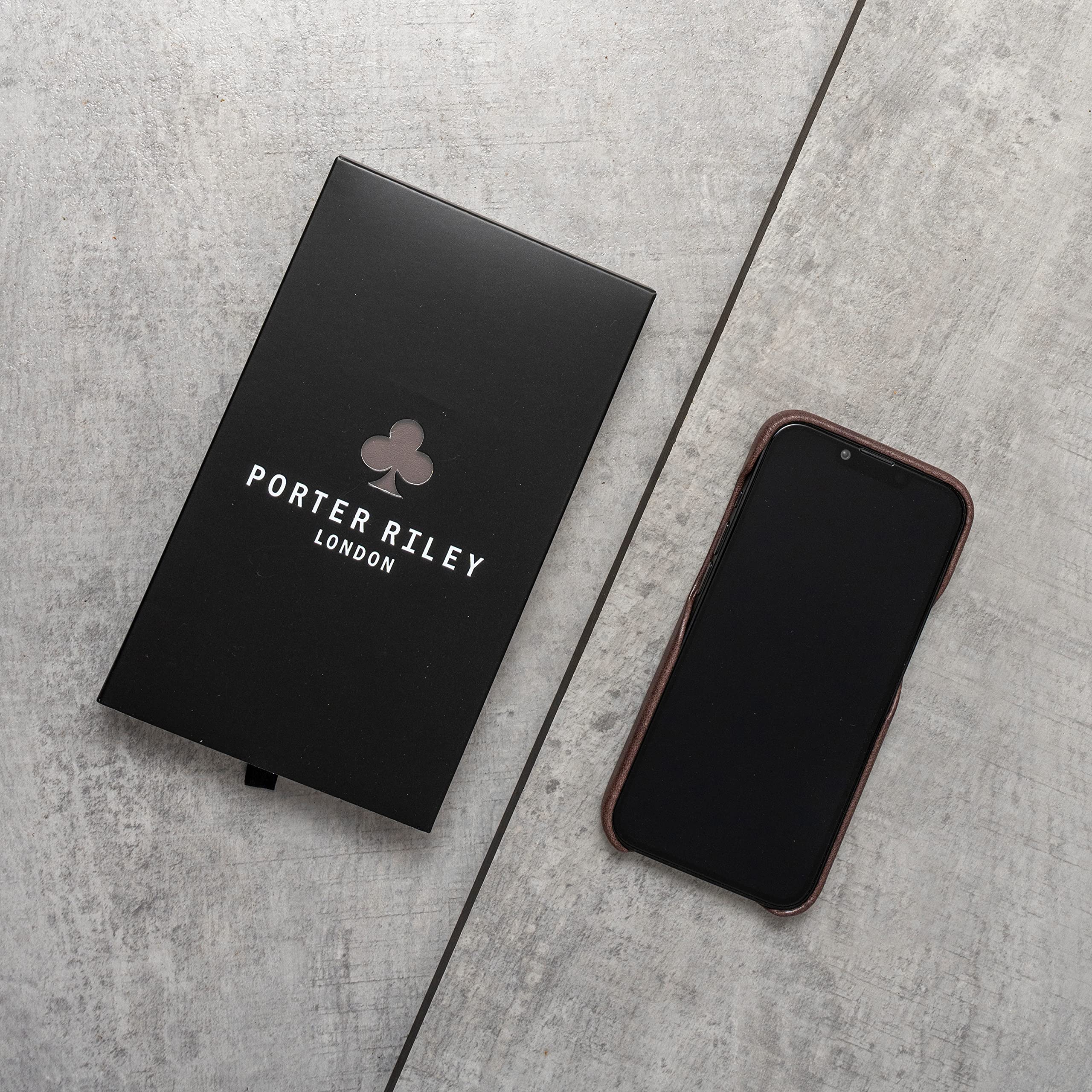 Porter Riley - Custodia in Pelle per iPhone SE 2022/20 e iPhone 8 / iPhone 7. Custodia Posteriore Sottile in Vera Pelle Premium (Marrone Cioccolato)