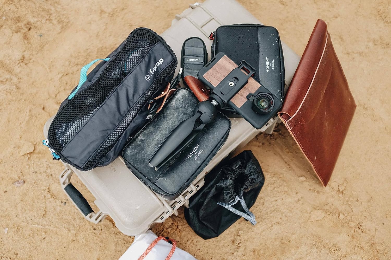 Moment Weatherproof Mobile Lens Carrying Case – Protective Travel Pouch for Mobile Filmmaking & Photography Gear [4-Lens]