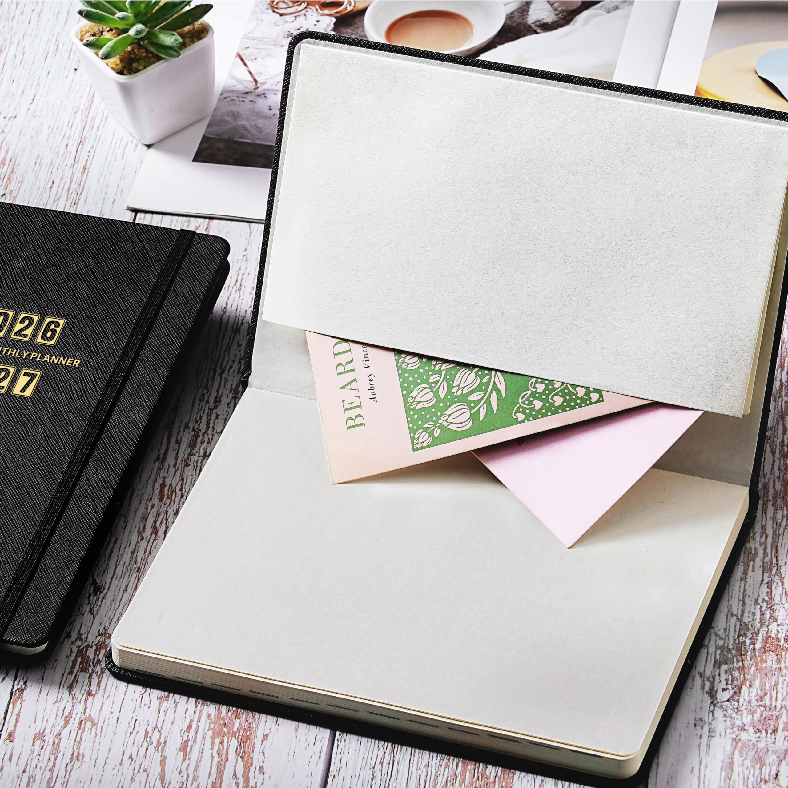 kalender 2020 A5, Terminplaner 2020 Taschenkalender mit Ledereinband und Stiftschlaufe und dicken Papieren, Innentasche und 88 Notizseiten im Geschenkkarton