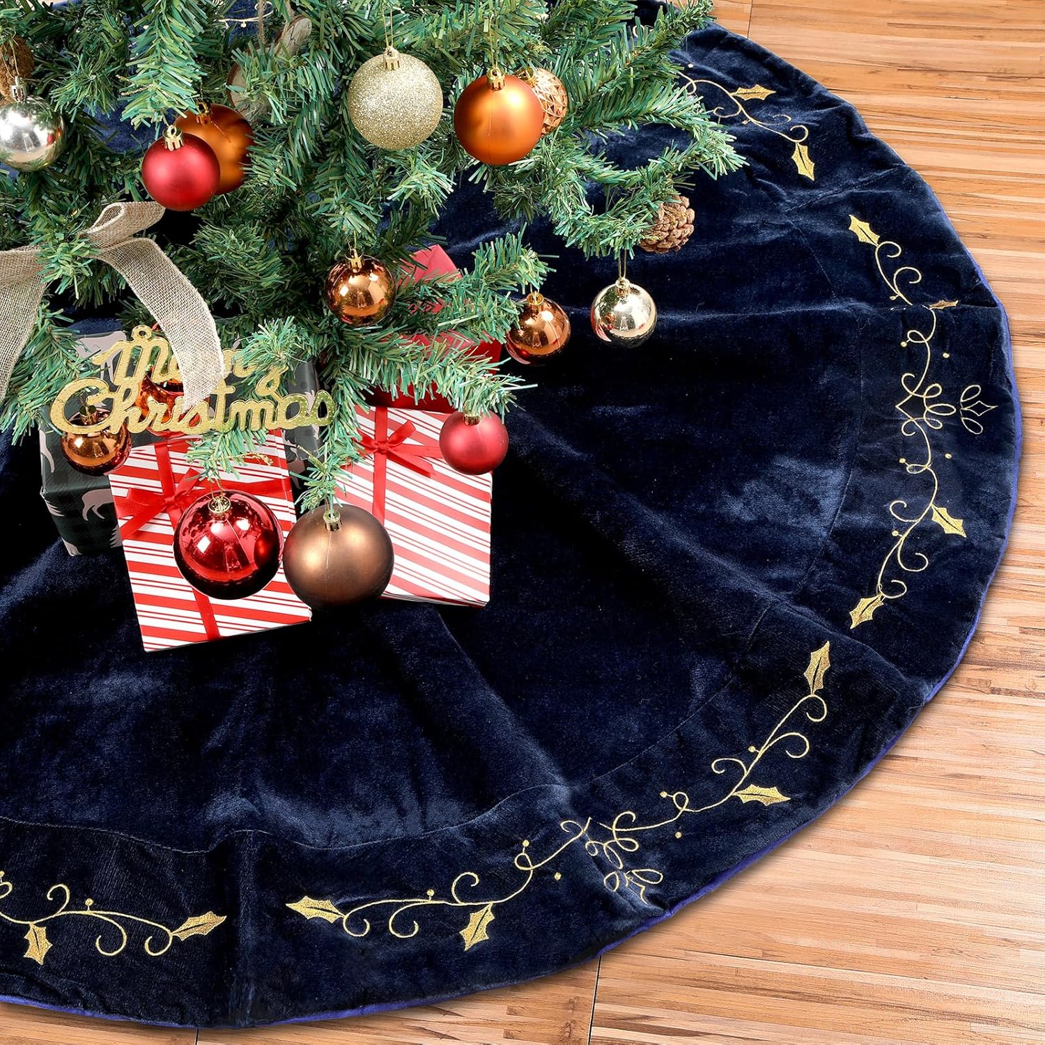 60inch Extra Large Christmas Tree Skirt Red Luxury Velvet Plush Fur Skirts with Gold Embroidery Xmas Velvet Tree Skirt Holly Leaves Gold Embroidered Tree Skirt for Christmas Holiday Party Decor