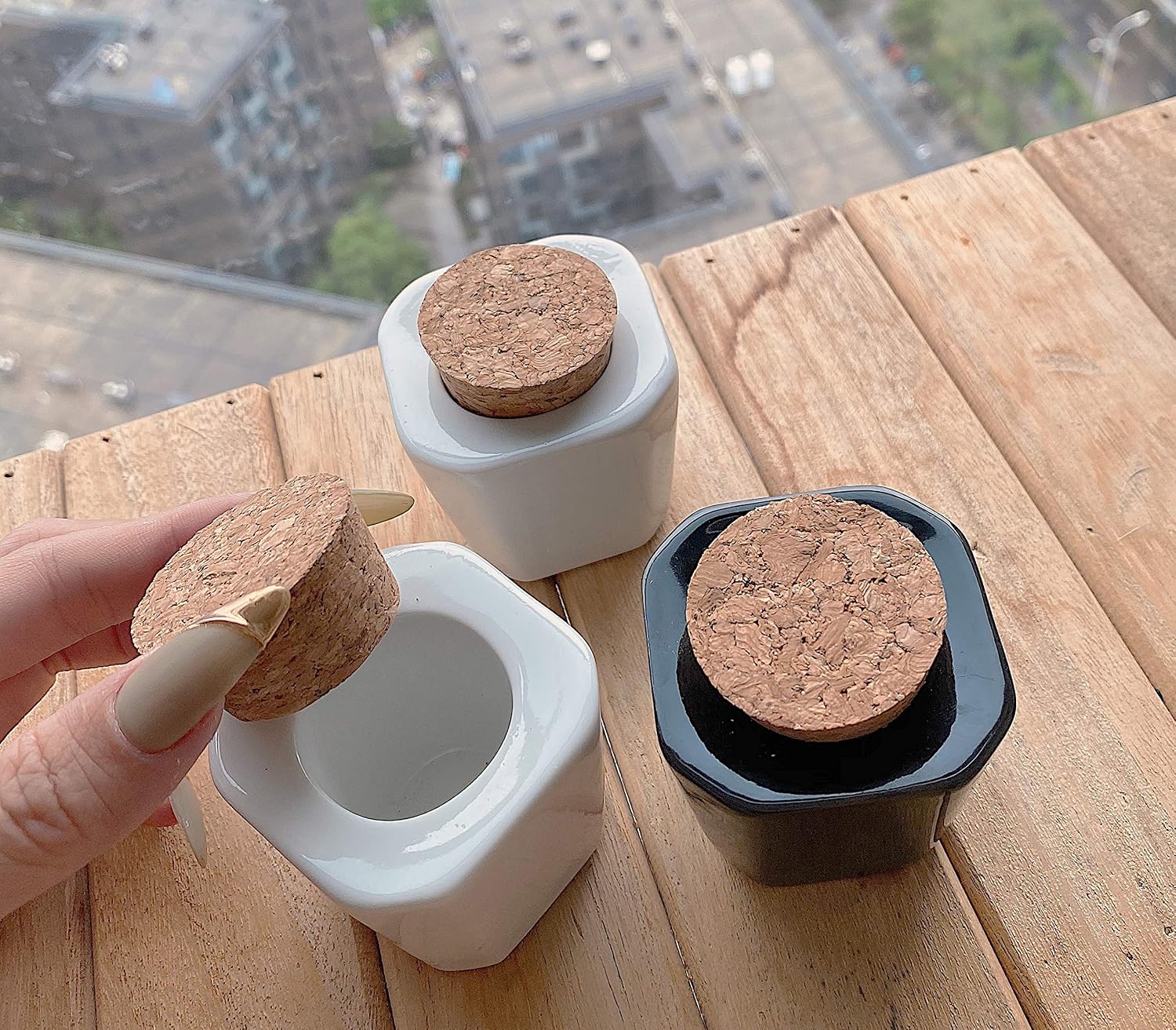 1 Pcs Porcelain Nail Art Dappen Dish,Mini Nail Art Acrylic Liquid Powder Dappen Dish with Anti-evaporation Wooden Cork Top Monomer Dish Glitter Powder Container Holder (White)