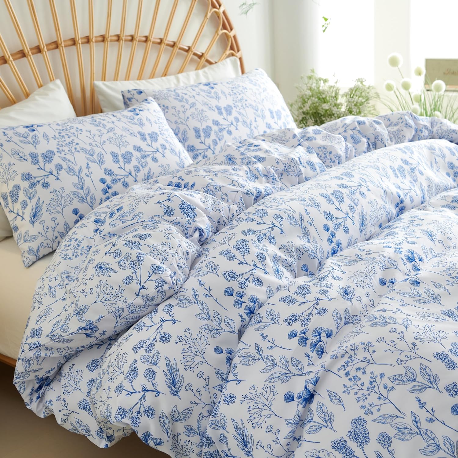 Sedefen Floral Duvet Cover Full Size White Blue Flower Bedding Set 3Pcs Spring Cottagecore Garden Botanical Reversible Comforter Cover with Zipper Closure and 2 Pillowcases