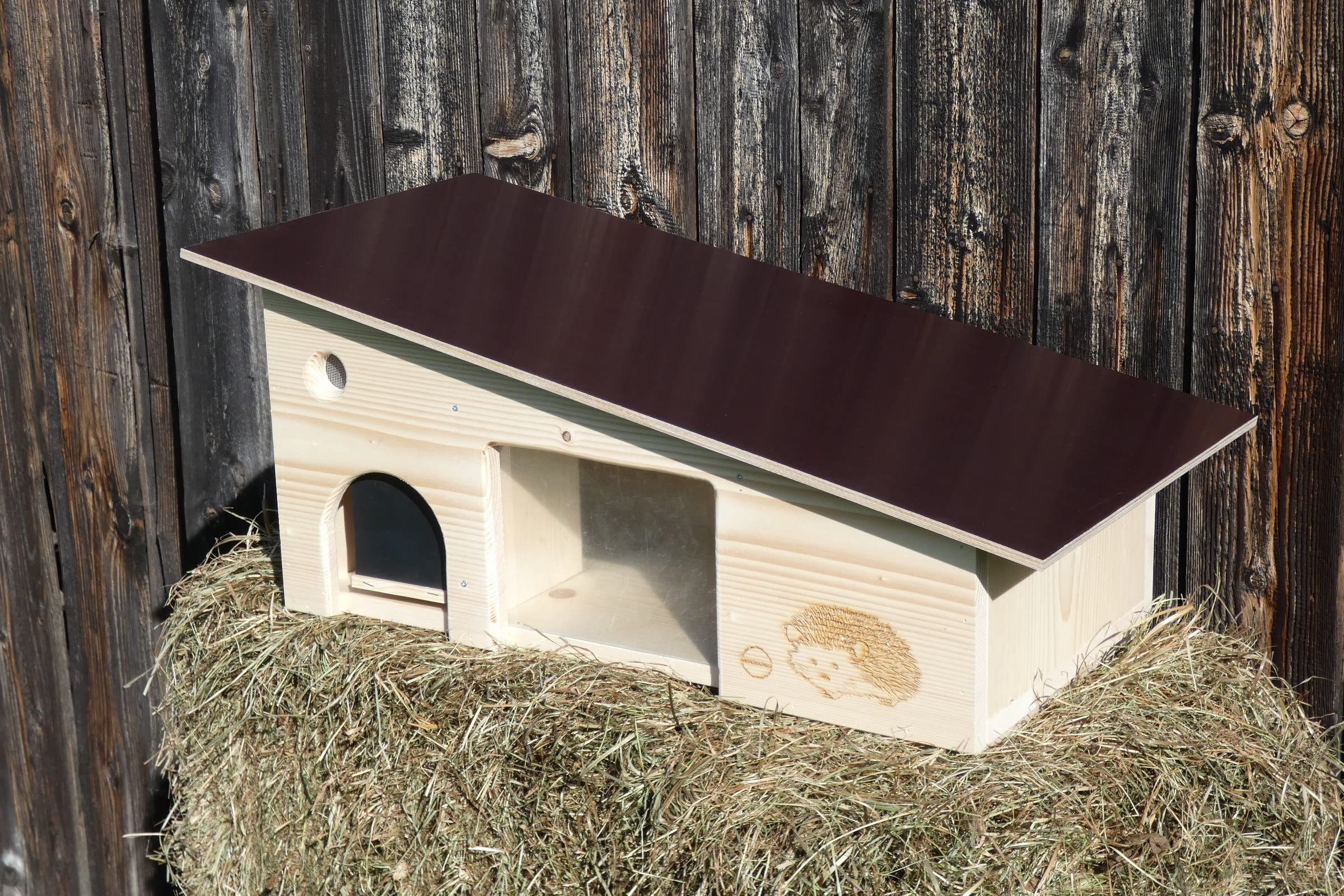Luxus Igelfutterhaus mit Beobachtungsfenster 80cm x 40cm x 32cm Igelhotel 18mm Vollholz Witterungsbeständig Labyrintheingang easytouch-Rattenklappe und Boden, Herstellung in Niederbayern