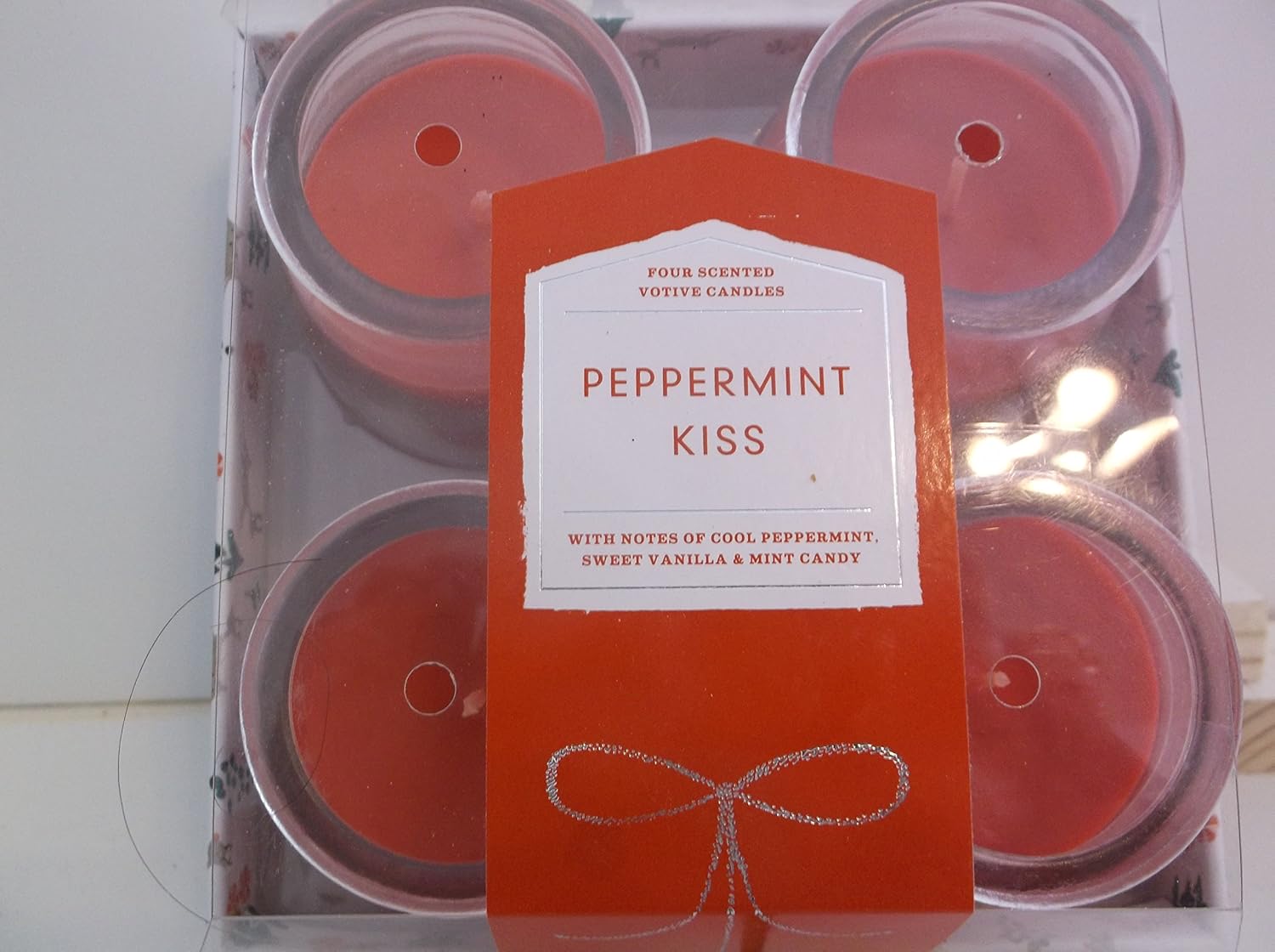 Illumes Four Scented Peppermint Kiss Votive Candles with Notes of Cool Peppermint, Sweet Vanilla & Mint Candy