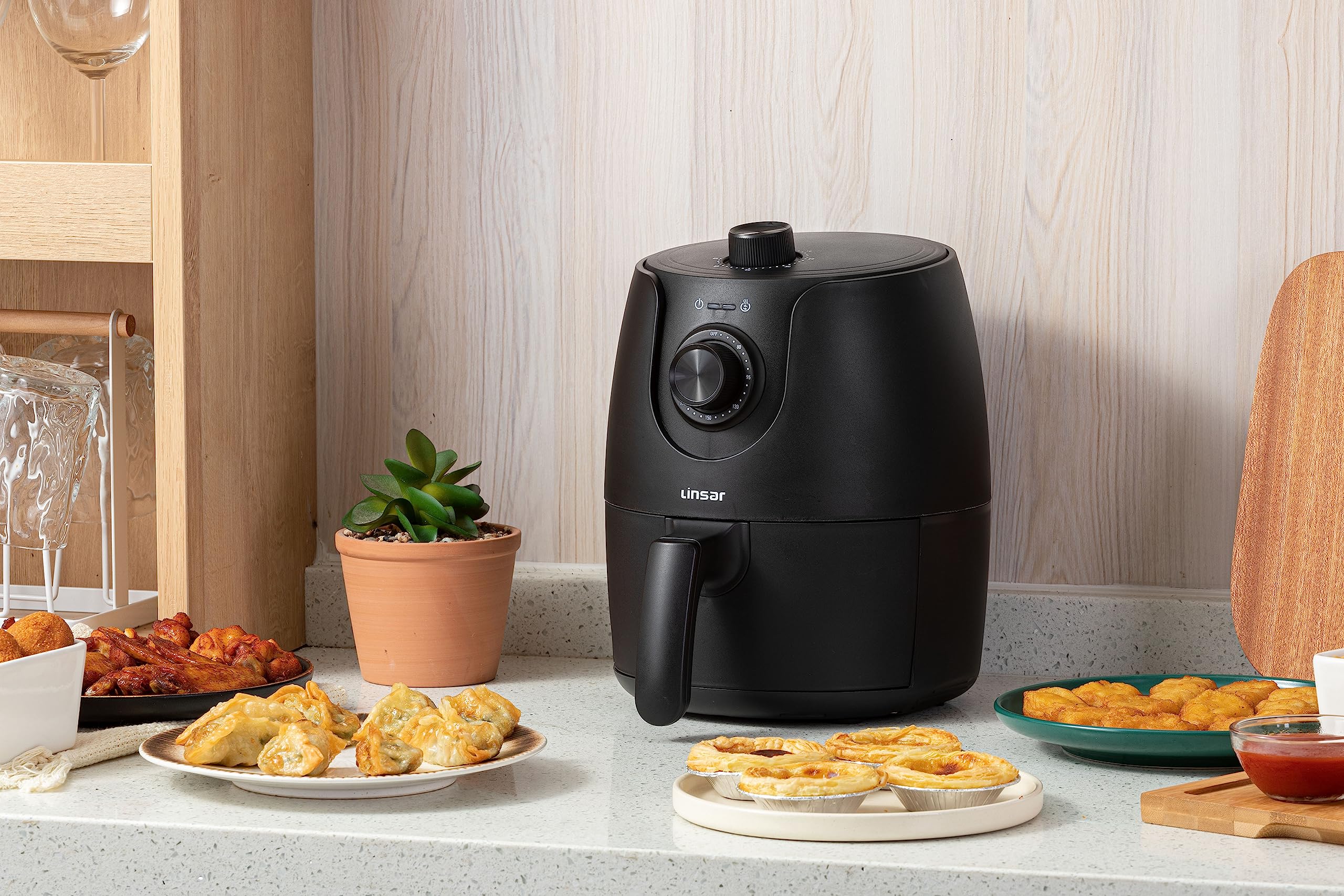 Linsar - Friggitrice ad aria calda 1,8L - Friggitrice ad aria con timer e funzione Keep Warm - Temperatura selezionabile - Più risparmio energetico e più veloce del forno - 1200 Watt - Piccolo (Nero)