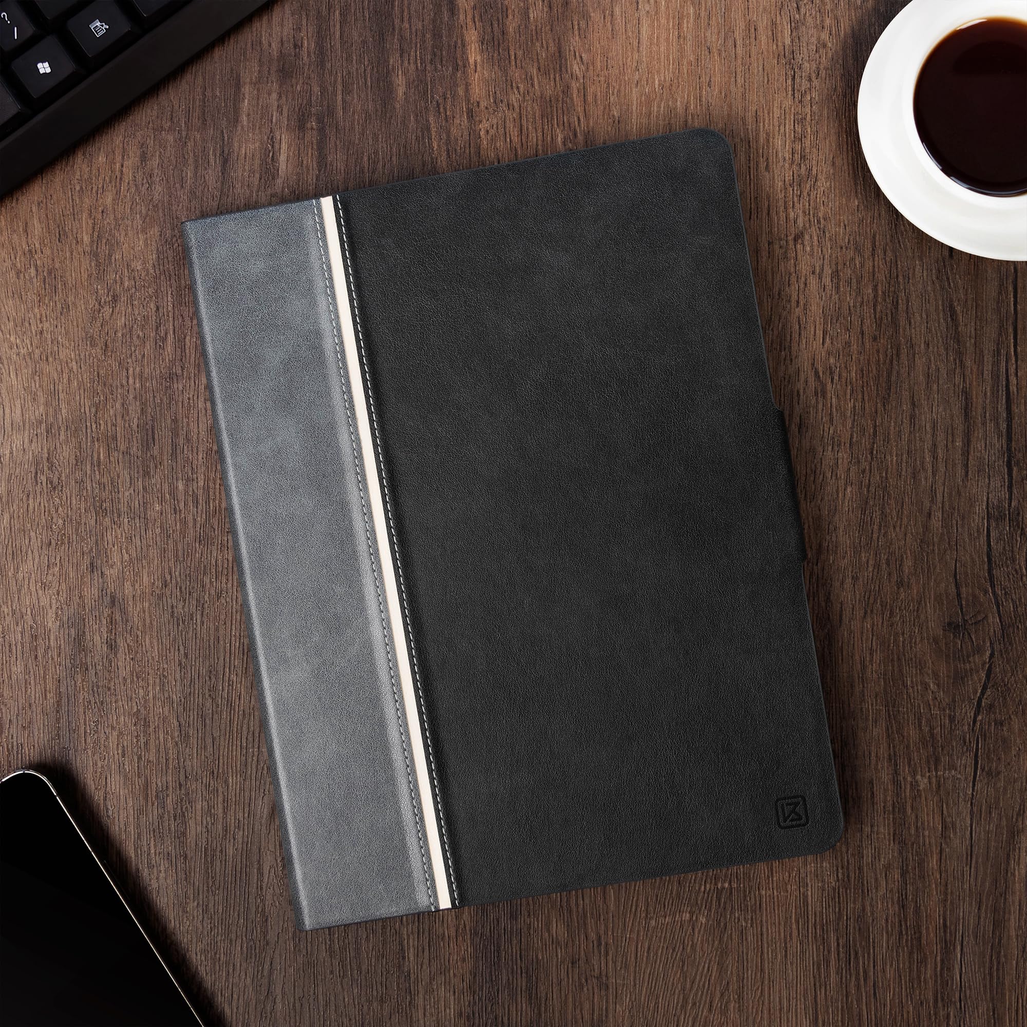 KingBlanc Hülle für iPad Pro 11 Zoll M5 2025/M4 2024 Schwarz | Design im Notizbuchstil, Stifthalter, PU Leder, Verstellbarer Ständer, Auto Schlaf/Wach, Unterstützt Pencil Pro/USB-C