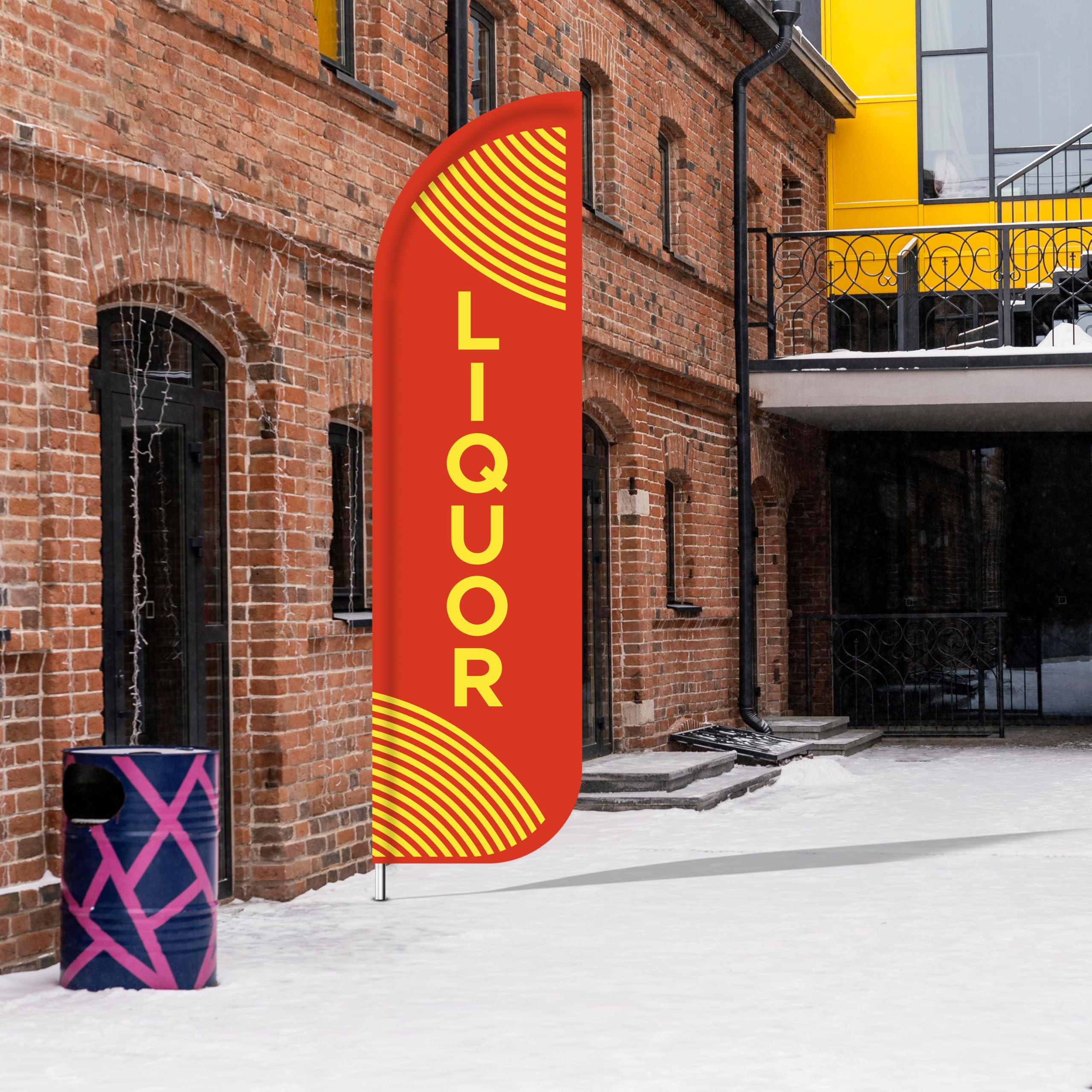 Liquor Now Open King - Juego de 2 carteles de bandera sin viento con poste híbrido completo