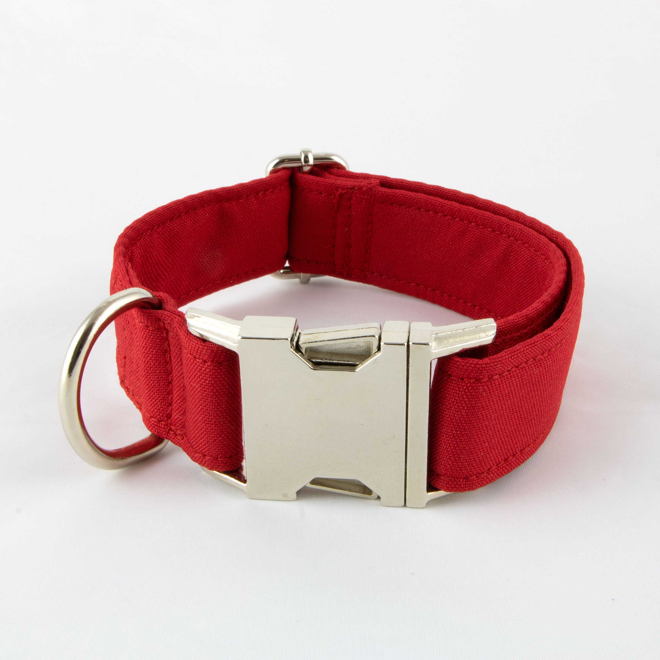 Collier clic pour chien rouge taille M pour des promenades sereines en ville