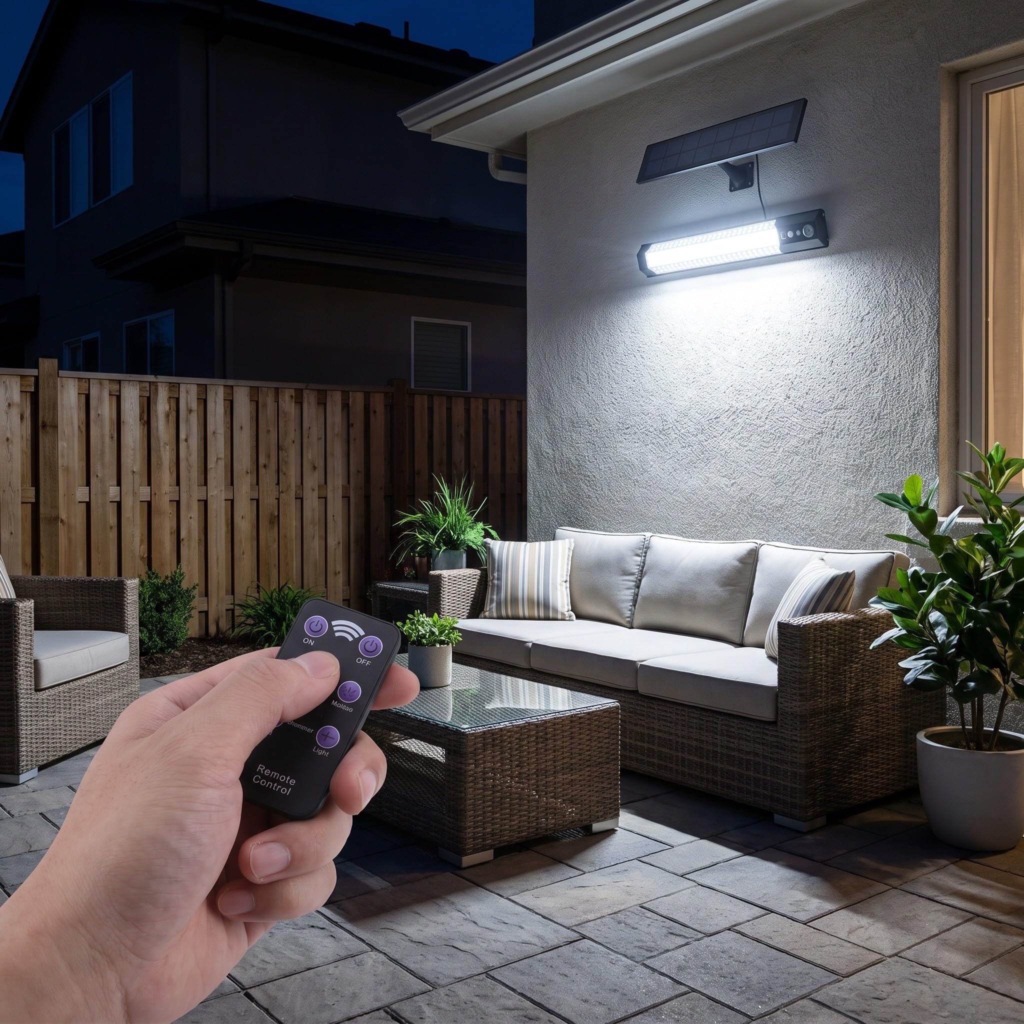 Artibetter Lampada da parete solare a LED per esterni - Lampada da parete lunga con sensore di movimento - Illuminazione impermeabile per giardino e corridoio, ideale per cortili, ingressi e tettoie.