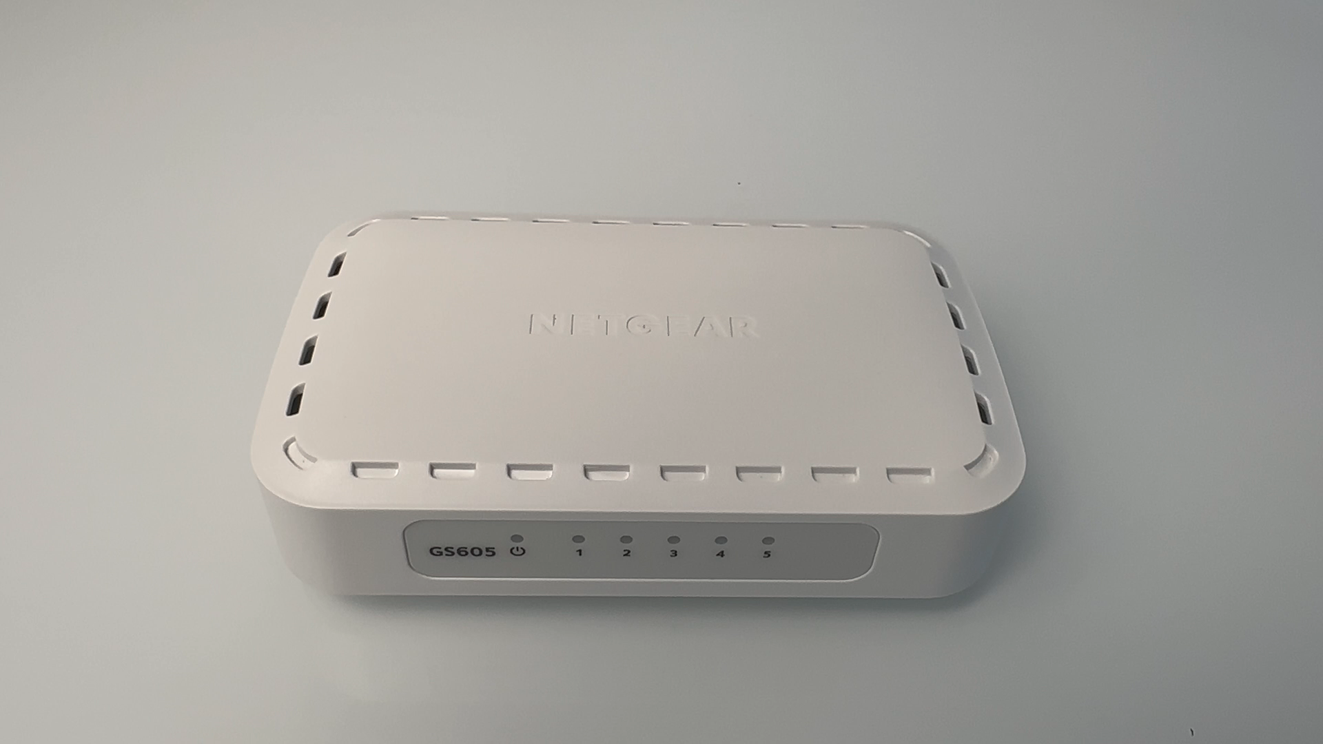 Watch Netgear GS605 5-Port Gigabit Ethernet Switch Review on