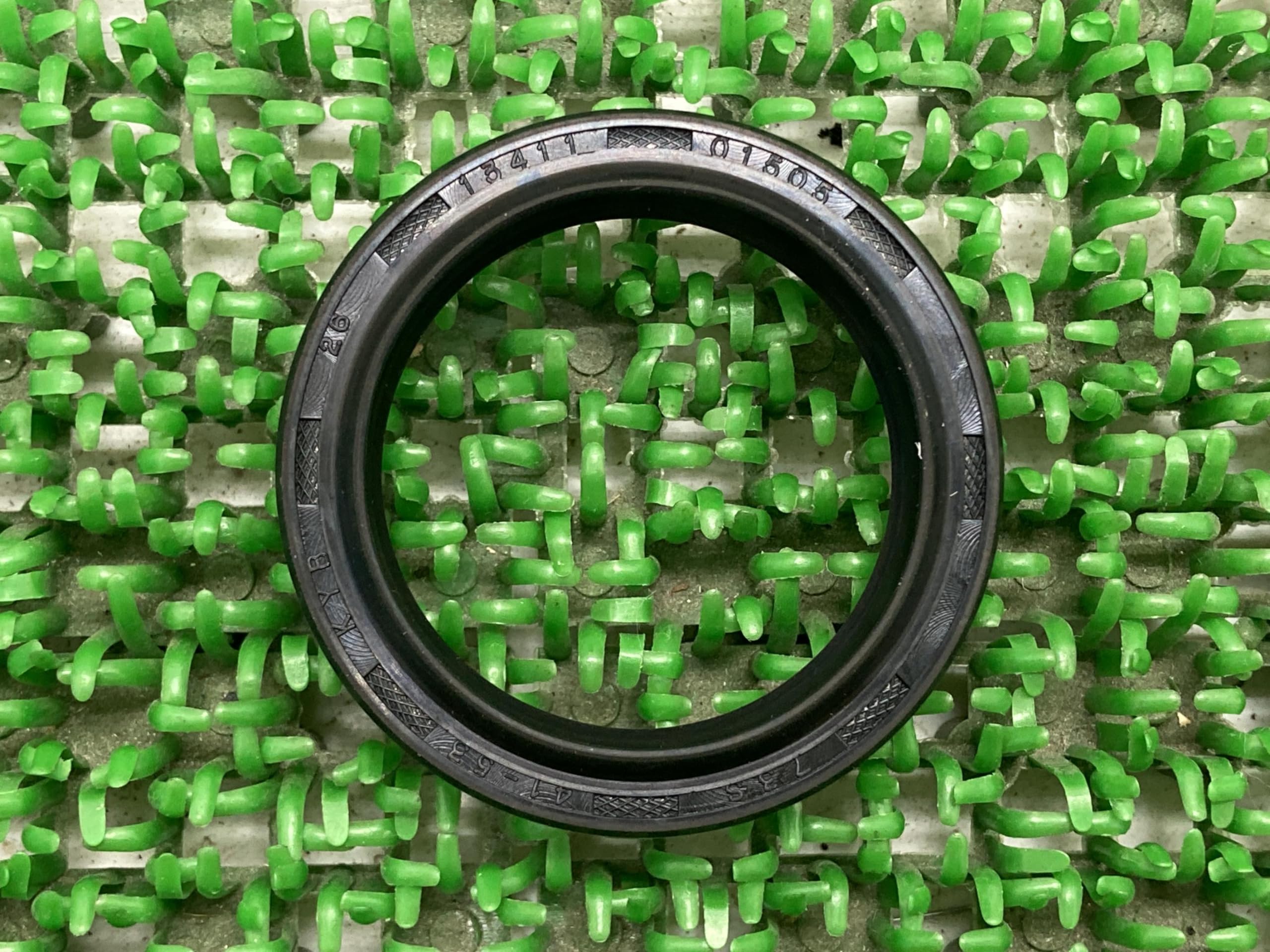 Amazon | GPZ900R フロントフォークオイルシール 92049-1273