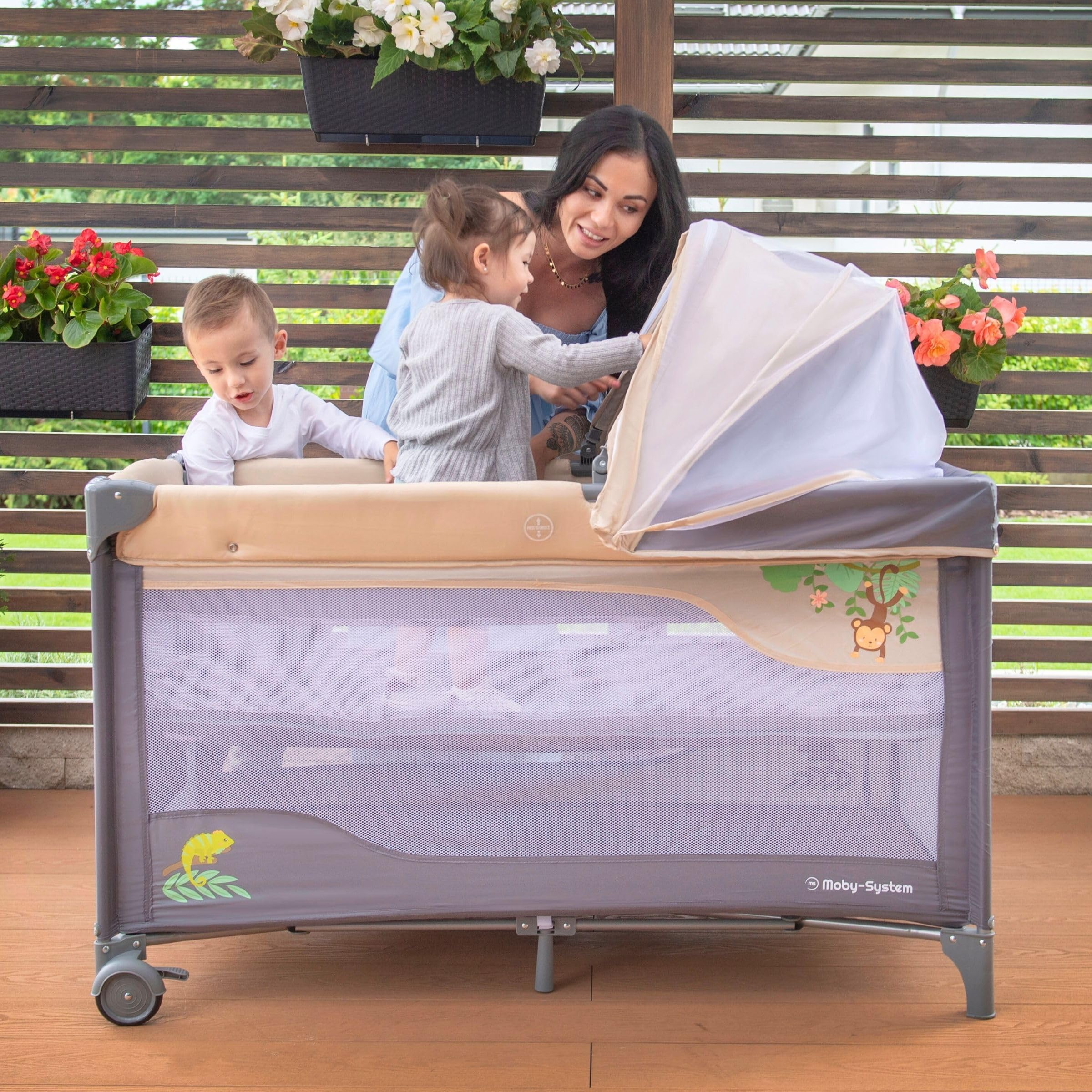 Moby-System Lettino da Viaggio 2 in 1 per Neonati e Bambini - Materasso Regolabile a 2 Livelli (0-36 mesi, Fino a 25 kg) con Zanzariera e Borsa da Trasporto