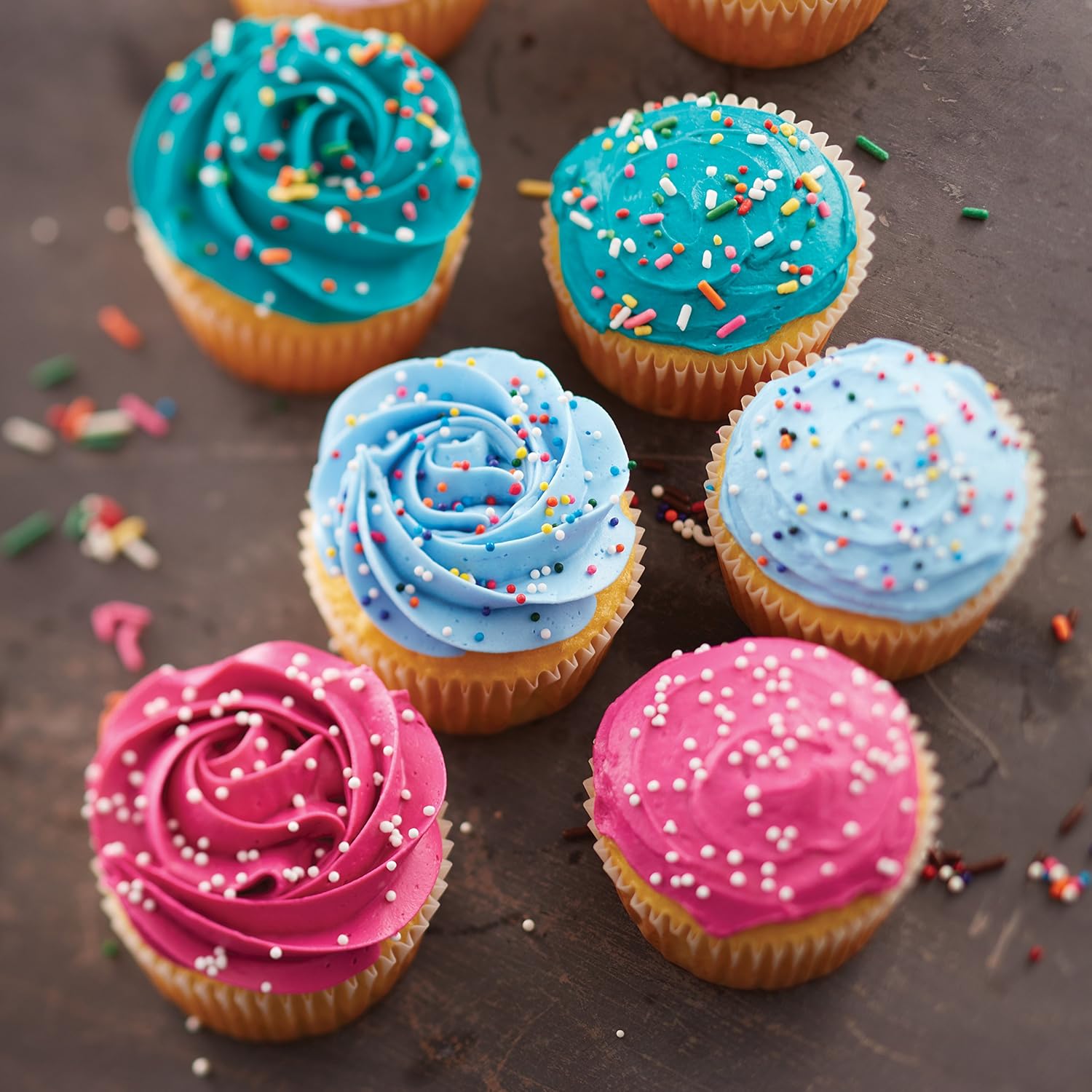 Wilton Creamy White Decorator Icing,Medium Consistency,4 lb. Tub, Cake Decorating Supplies