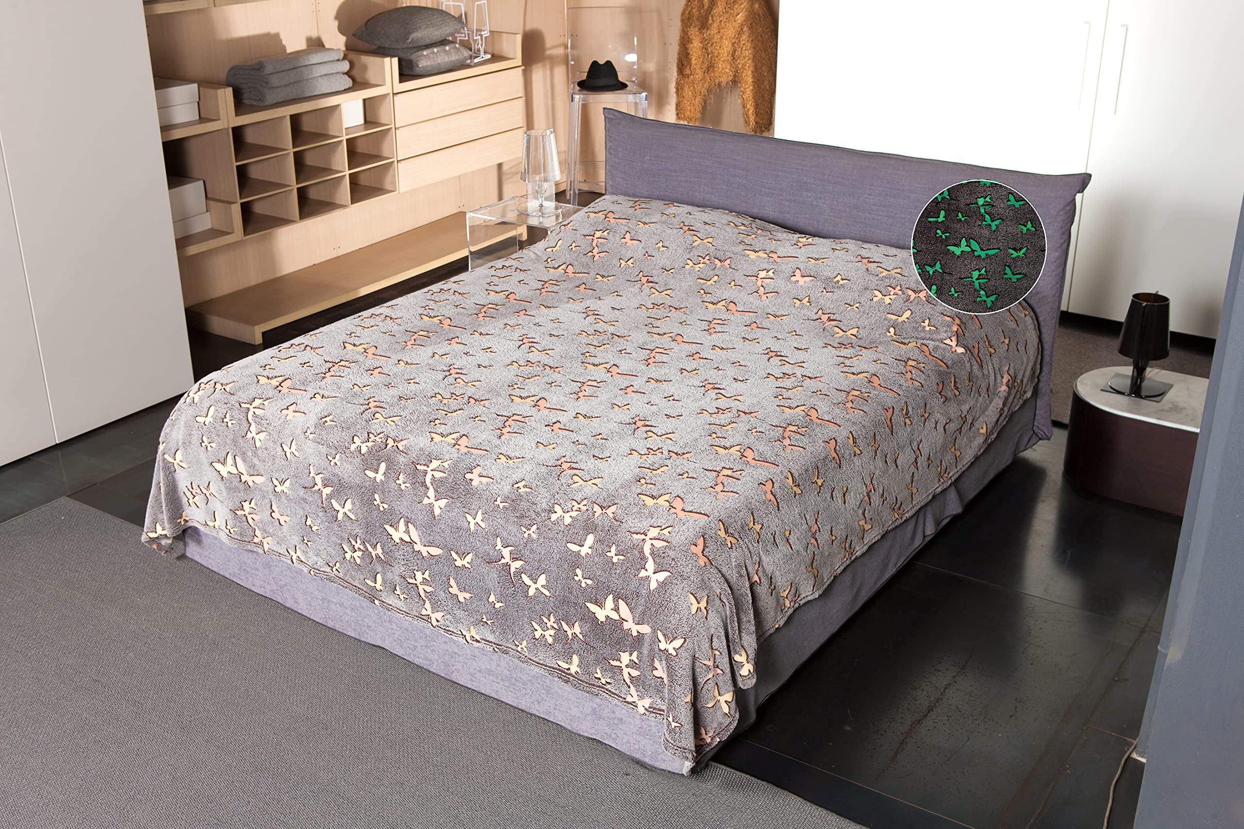 KANGURU Glow - Manta para Cama de Matrimonio 100% Suave Microfibra, Mariposas Grises, 230 x 230 cm