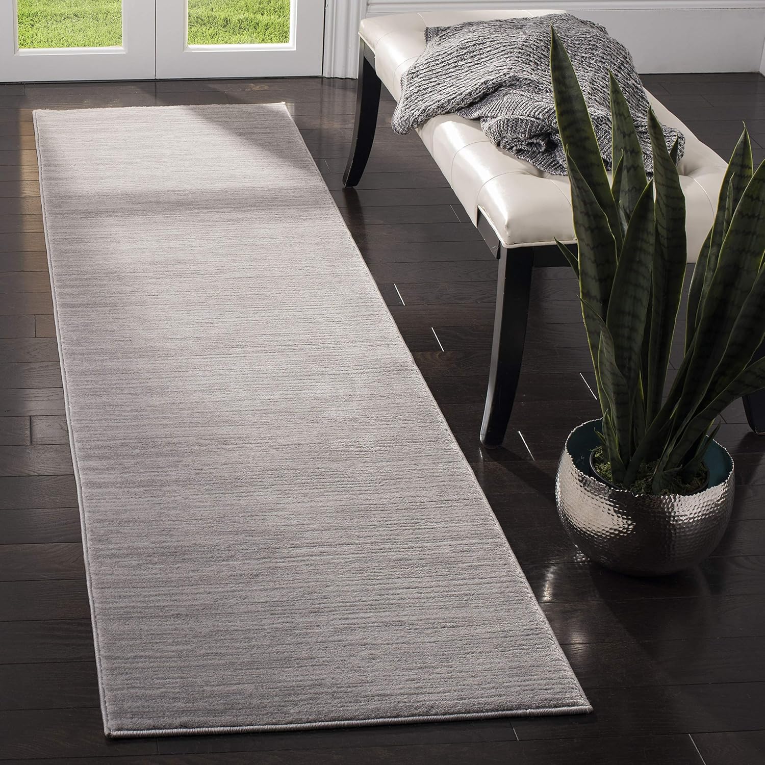 SAFAVIEH Vision Collection Runner Rug - 2'2" x 16', Silver, Modern Ombre Tonal Chic Design, Non-Shedding & Easy Care, Ideal for High Traffic Areas in Living Room, Bedroom (VSN606G)