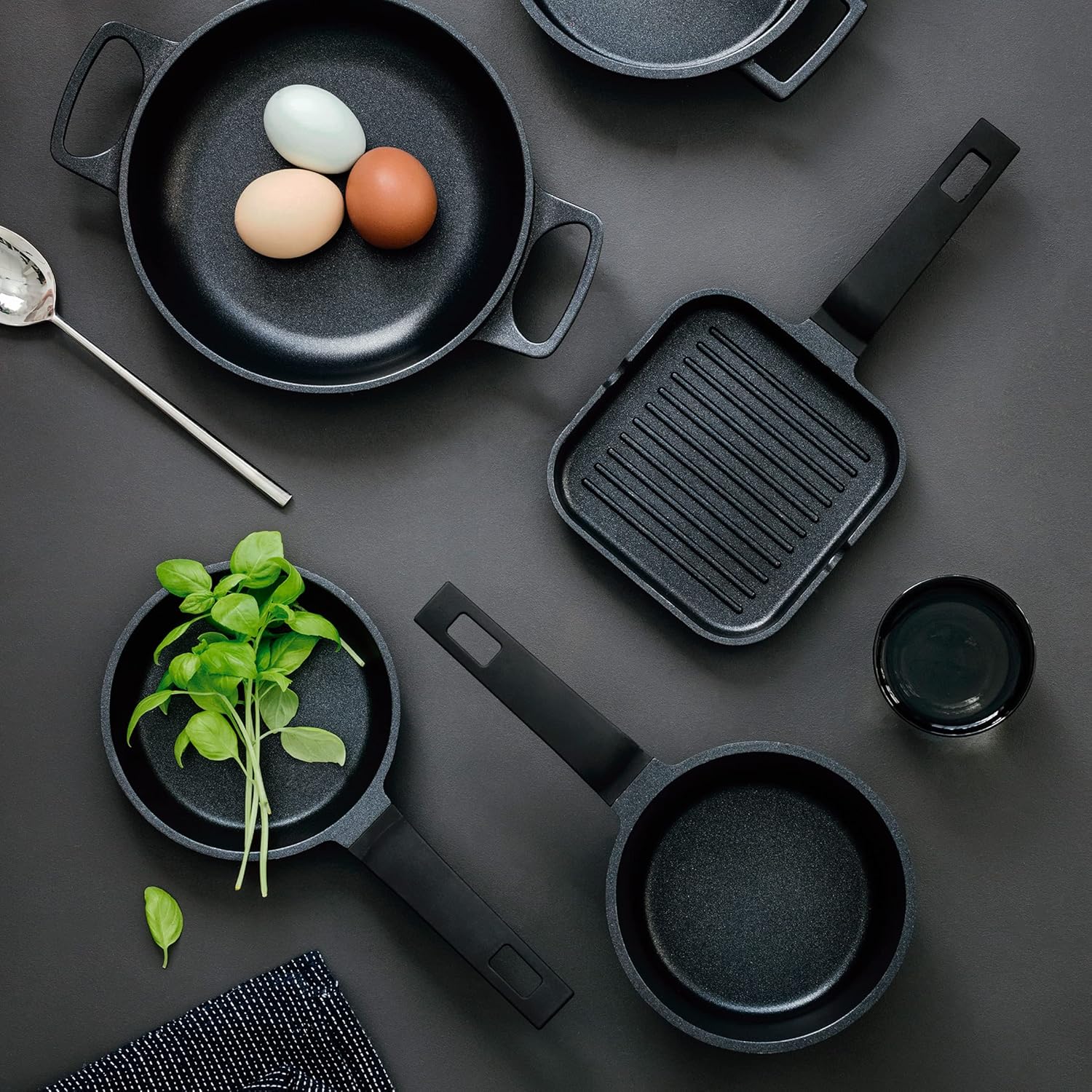 Lacor - 25164 - Mini Cast Aluminium Saucepan 100% PFOA-free, Non-stick bilayer, Suitable for Induction, Ergonomic Handle, Ø 14 x 8 cm, Black