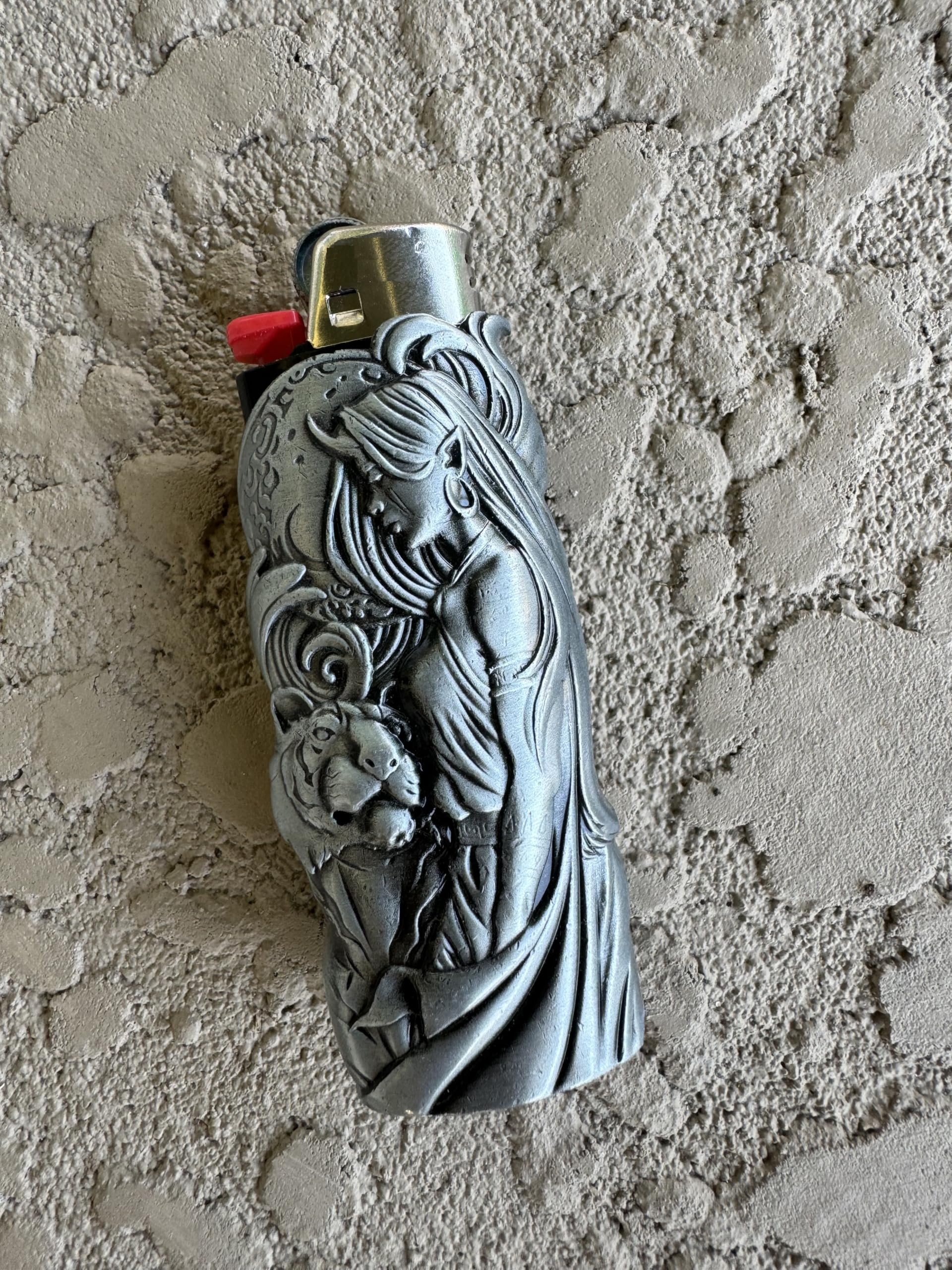 洋書 LIVING IMAGES by Polge (Signed) Amazon.com: Metal Lighter Case Fits BIC in Moon Hound Wolf