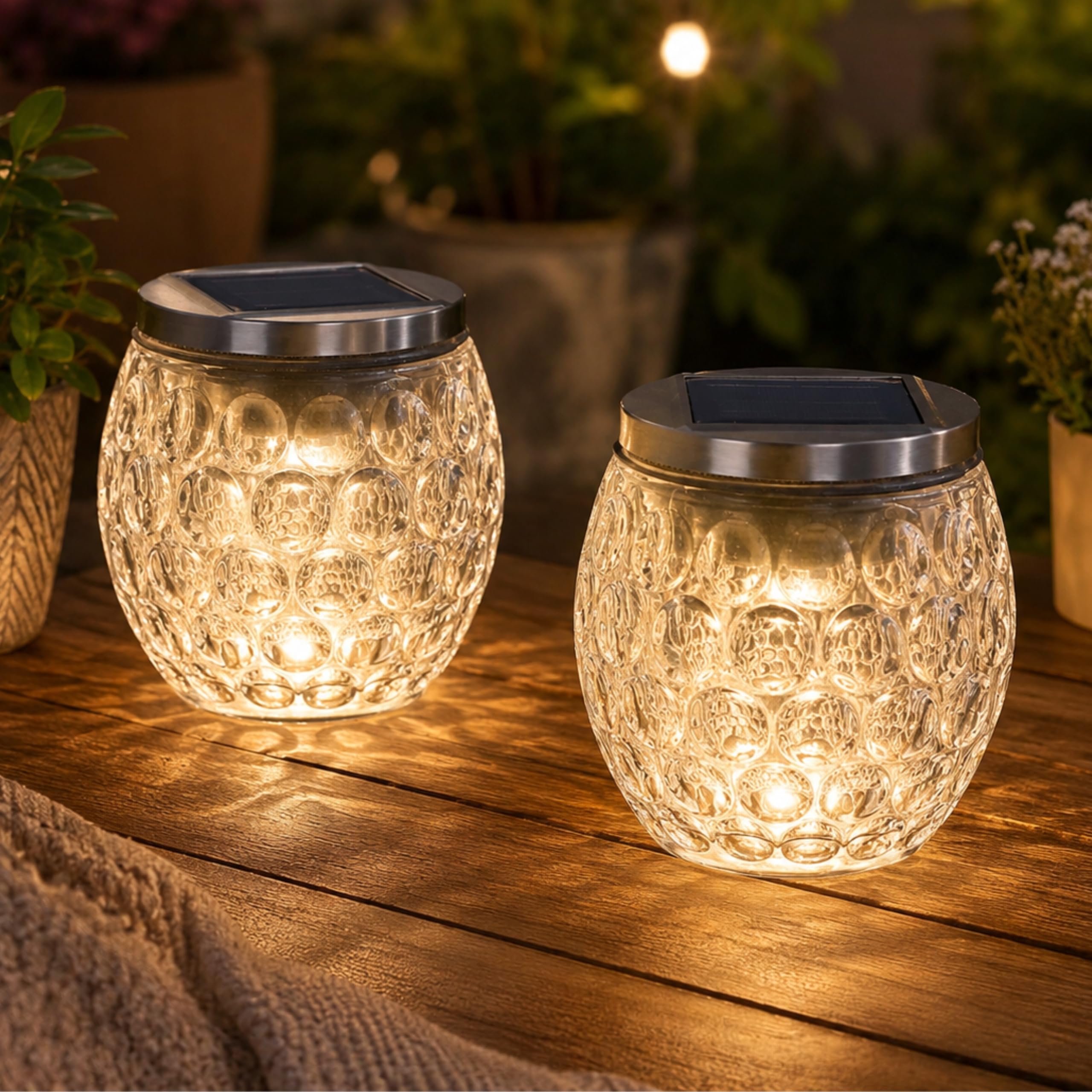 Garden Mile Juego de 2 luces solares de vidrio para tarros, linternas solares LED de color blanco cálido con sensor de encendido/apagado automático, luces de mesa de vidrio pesado con hoyuelos para
