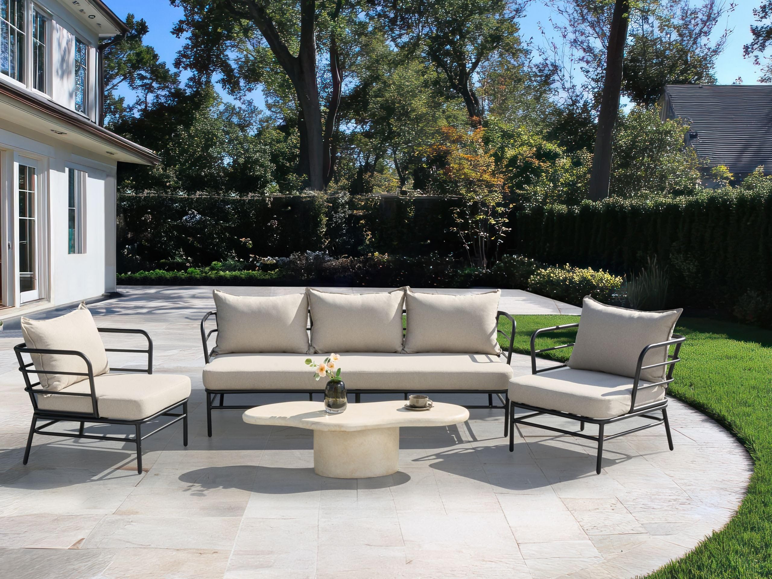 Beliani Set da giardino Divano 3 posti 2 Poltrone Spessi cuscini idrorepellenti Beige chiaro
