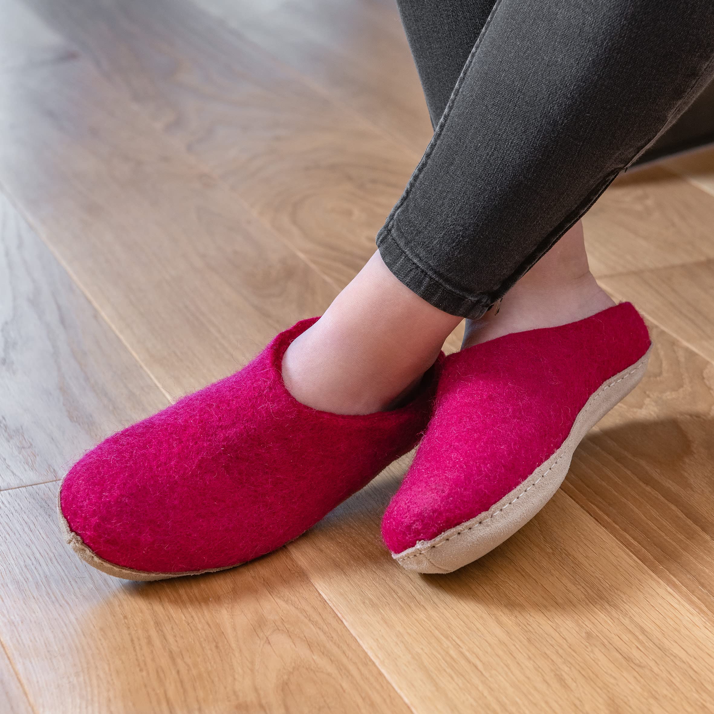 Filz Hausschuhe - Damen Hüttenschuhe mit Ledersohle - Slipper 100% Wolle handgemacht