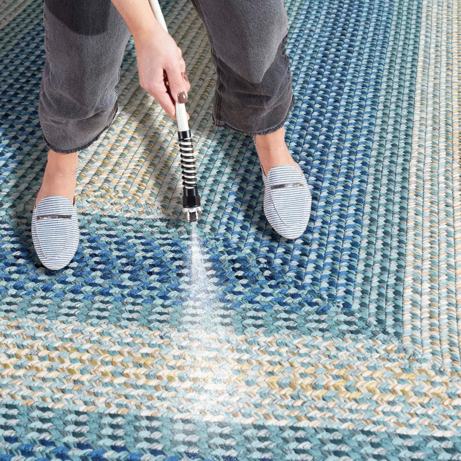 SAFAVIEH Washable Rug Outdoor Braided Collection - 6' x 9', Navy & Grey, Handmade & Reversible, Non-Shedding & Easy to Clean, Ideal for Patio, Backyard, Mudroom (BRD311N)