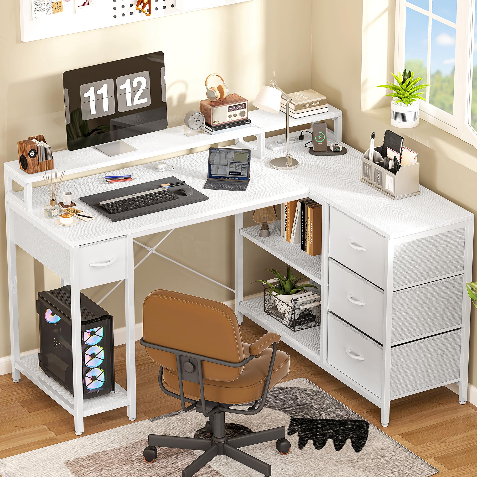 YITAHOME L Form Schreibtisch mit USB Ladeanschluss und Steckdose,Reversible Eckschreibtisch mit 4 Schubladen und Regal,Gaming Schreibtische mit Monitorständer,140x100 cm Computertisch für Büro,weiß