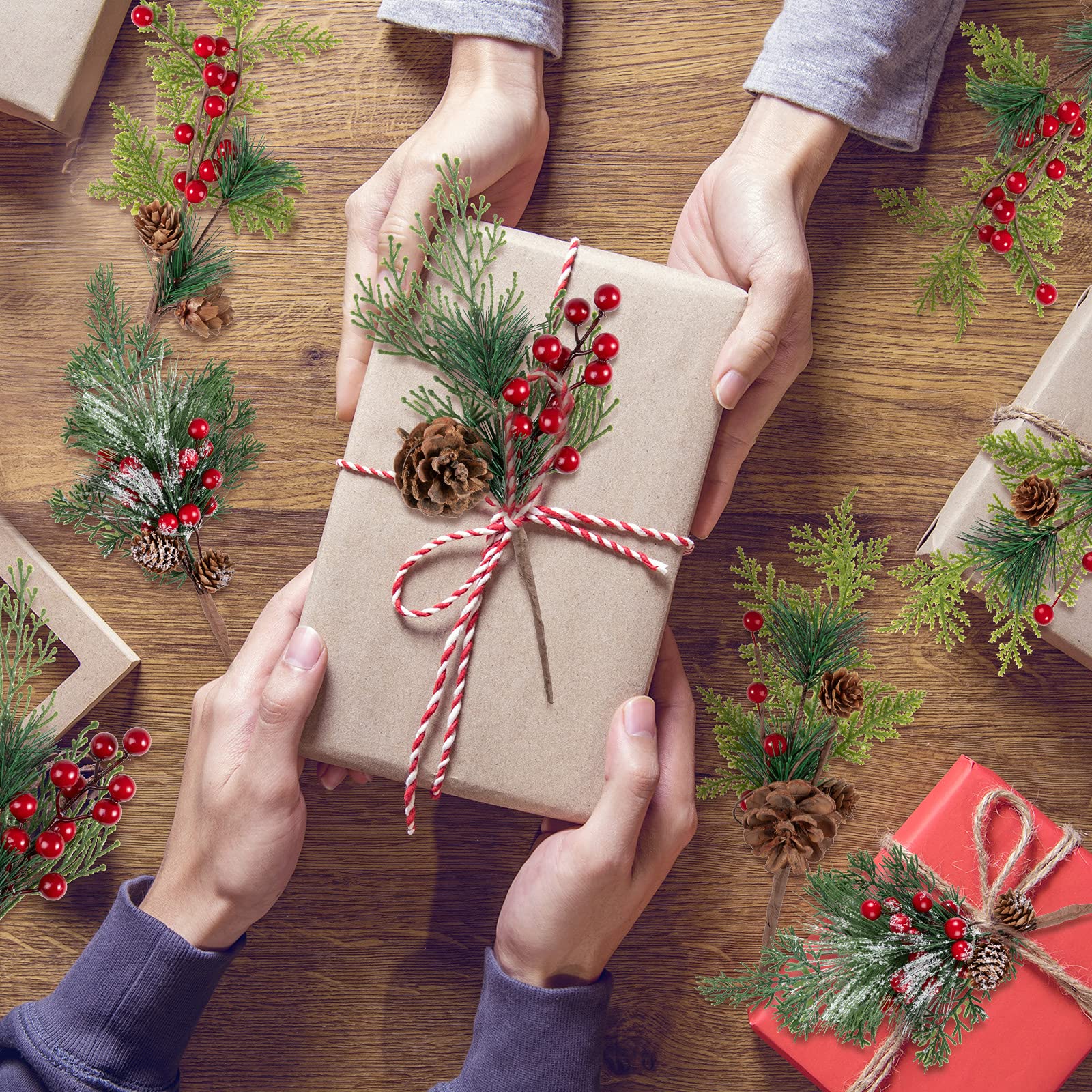 AnyDesign Weihnachtsspieße, künstliche Beeren, Tannenzapfen, Stiele, 4 Stile, künstliche Tannenzapfen, rote Beeren, Stiel, Sprühzweige für Kunst, Handwerk, Kranz, Girlande, Weihnachtsdekoration