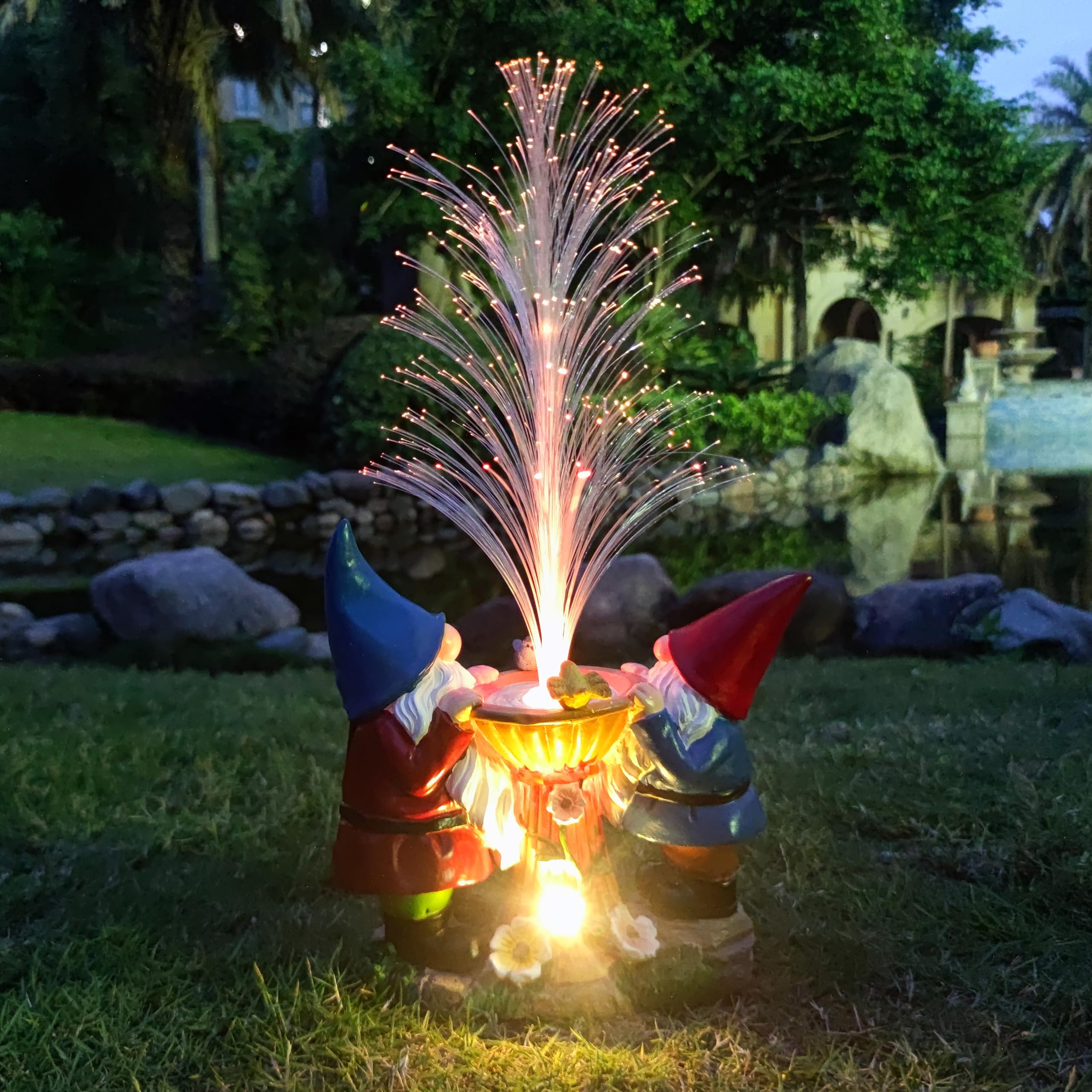 Statuettes de jardin solaires DEL pour illuminer une pelouse sombre sans aucun câble