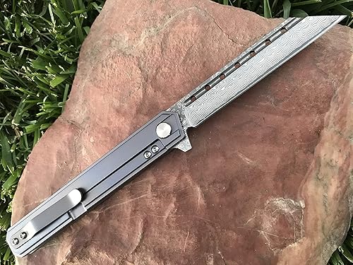 Miniatura 9 de TACTICAL GEARZ Navaja de bolsillo de Damasco para EDC, mango de titanio sólido, 67 hojas de acero Damasco multicapa VG10, incluye funda (Onyx XT BB)