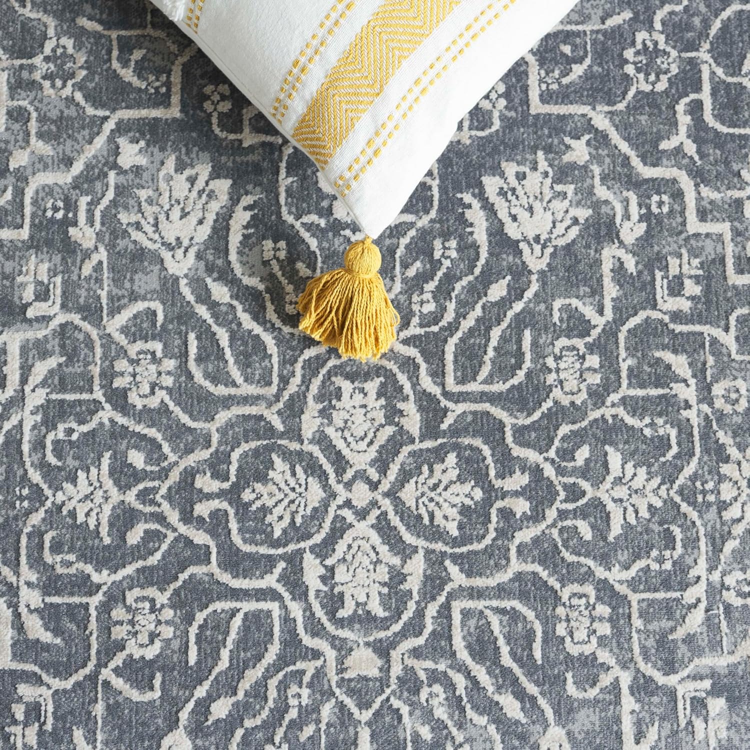 SAFAVIEH Reflection Collection Area Rug - 5'1" x 7'6" Oval, Dark Grey & Cream, Non-Shedding & Easy Cleaning, Ideal for Living Room, Bedroom (RFT670B)
