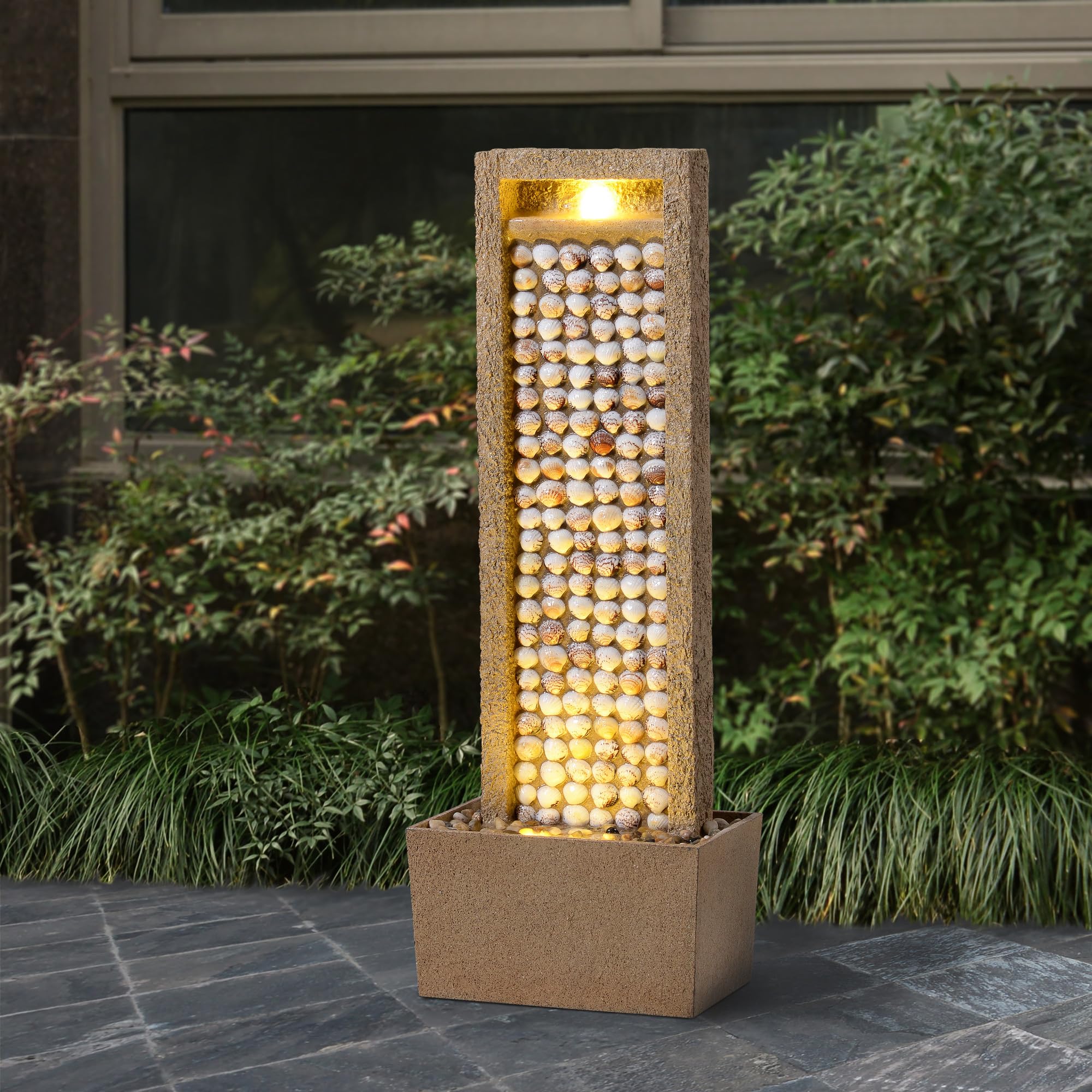 Teamson Home Garten Outdoor Brunnen Hoher Wasserfall mit warmen LED-Lichtern, Coastal Seashell Design, Robustes Polyresin, braunes Finish