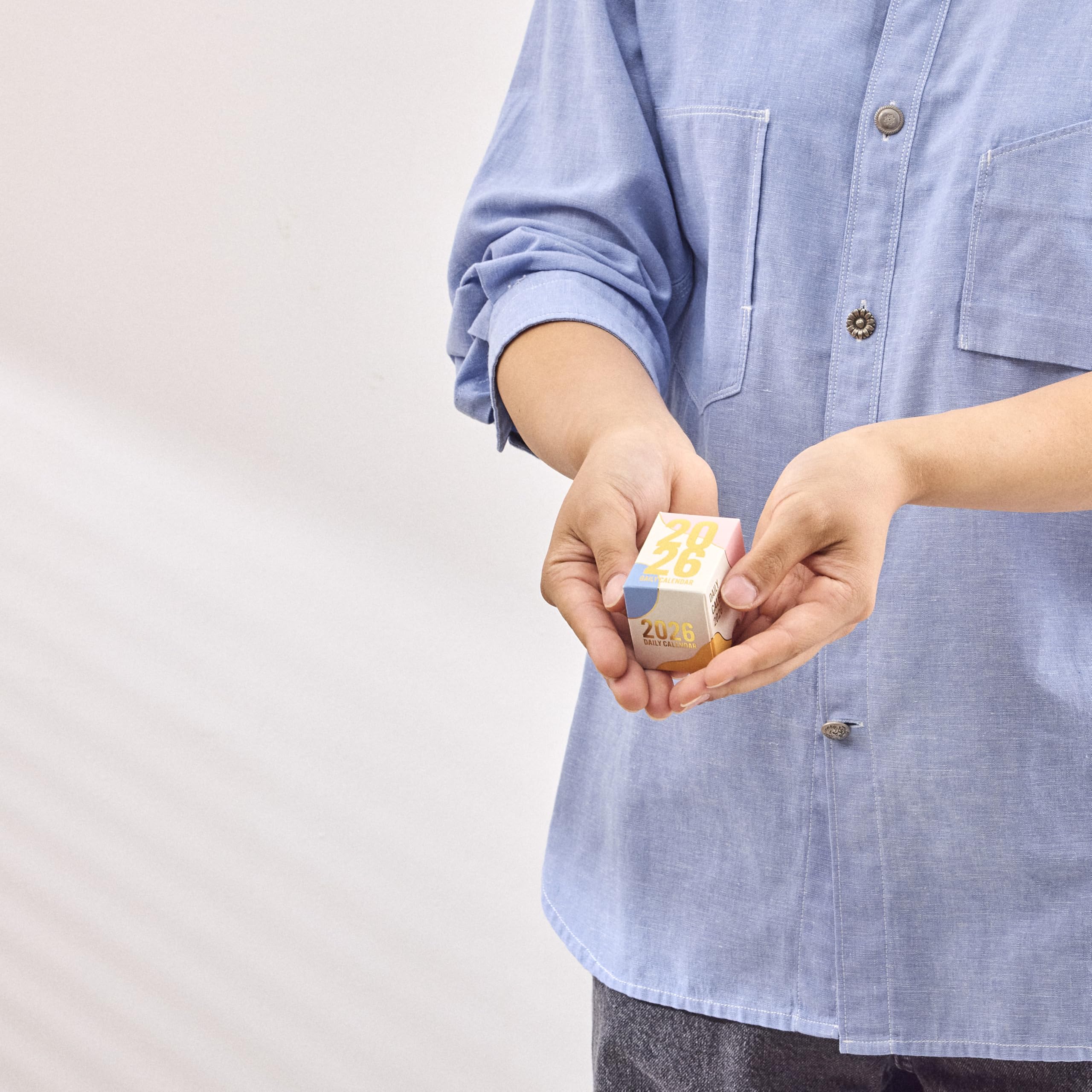 Amazon | 新日本カレンダー 2026年 カレンダー 日めくり ミニミニ