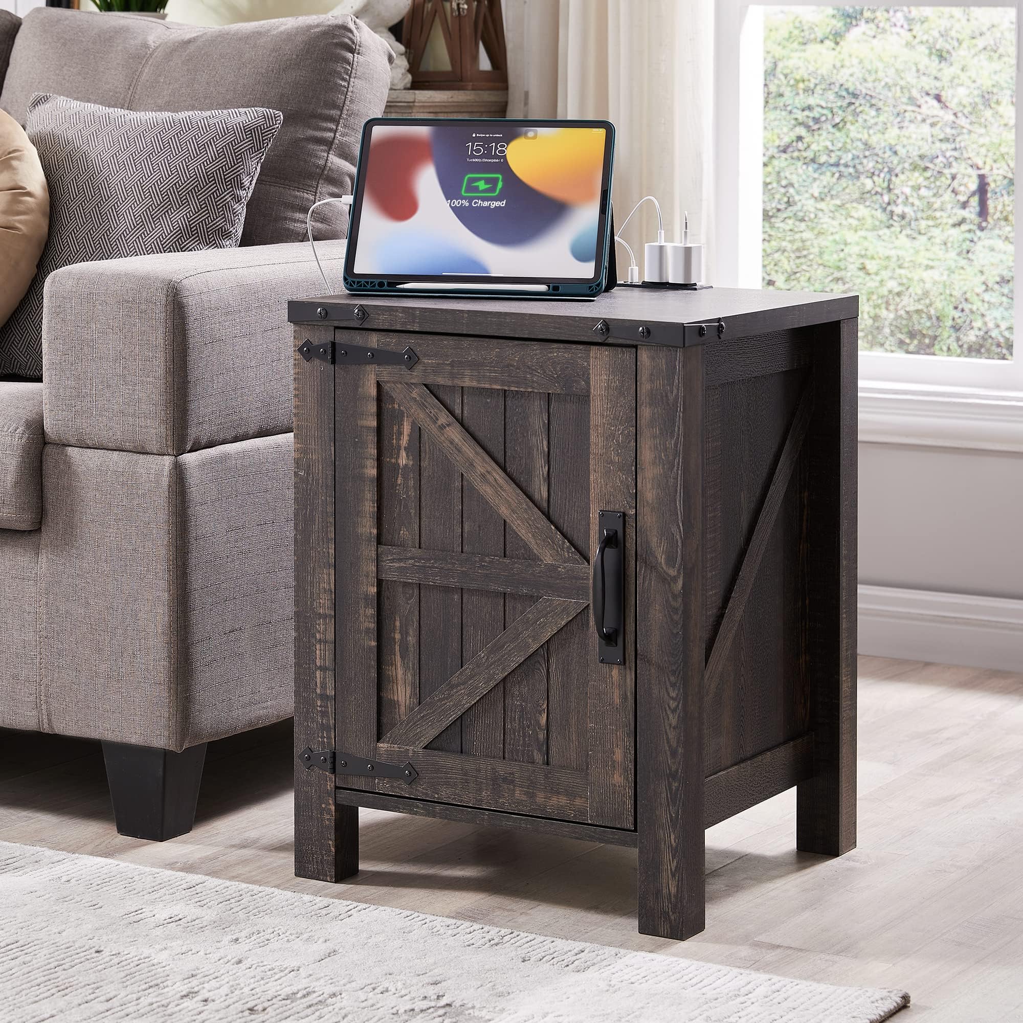 Nightstand with Charging Station, 18 Inch Farmhouse End Table with Barn Door and Adjustable Storage Shelf, Rustic Wood Sofa Side Table w/Magnetic Door for Living Room, Bedroom, Dark Rustic Oak
