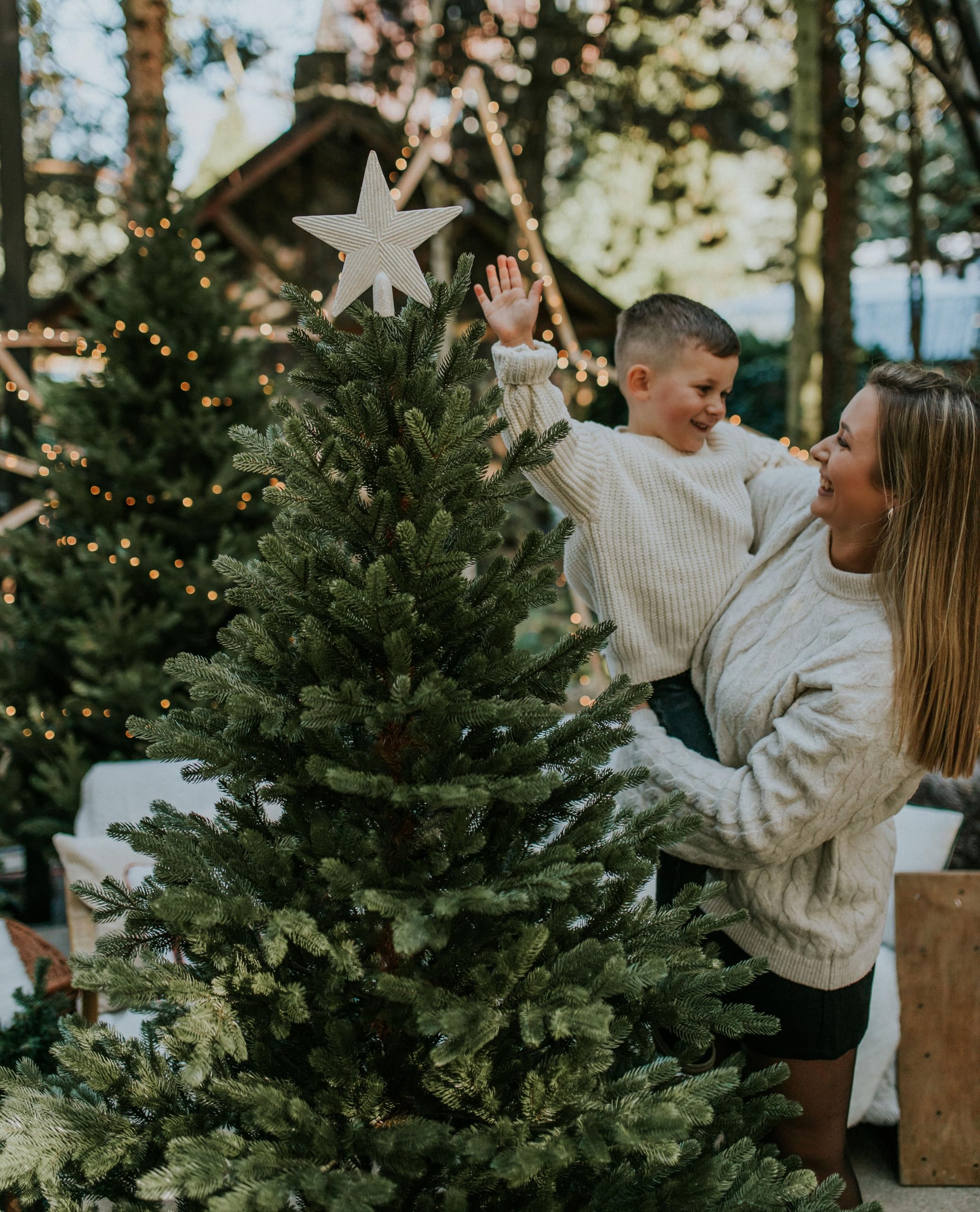 Premium Künstlicher Weihnachtsbaum 210 cm Scandinavian Spruce [100% Spritzguss] Tannenbaum Künstlich inkl. FSC zertifiziertem Holzständer I Christmas Tree Made in EU
