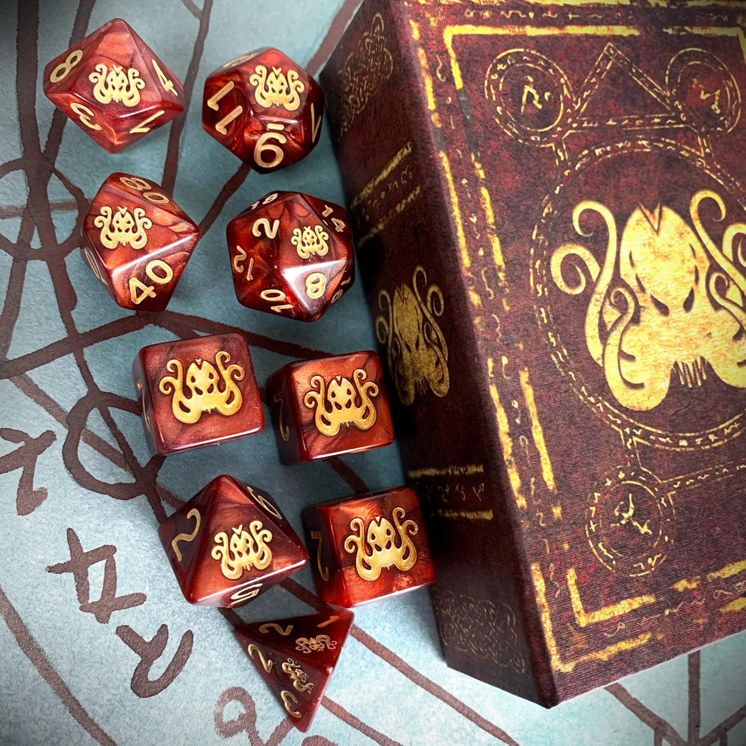 Set: Cthulhu (9 polyhedral dice in Spellbook)
