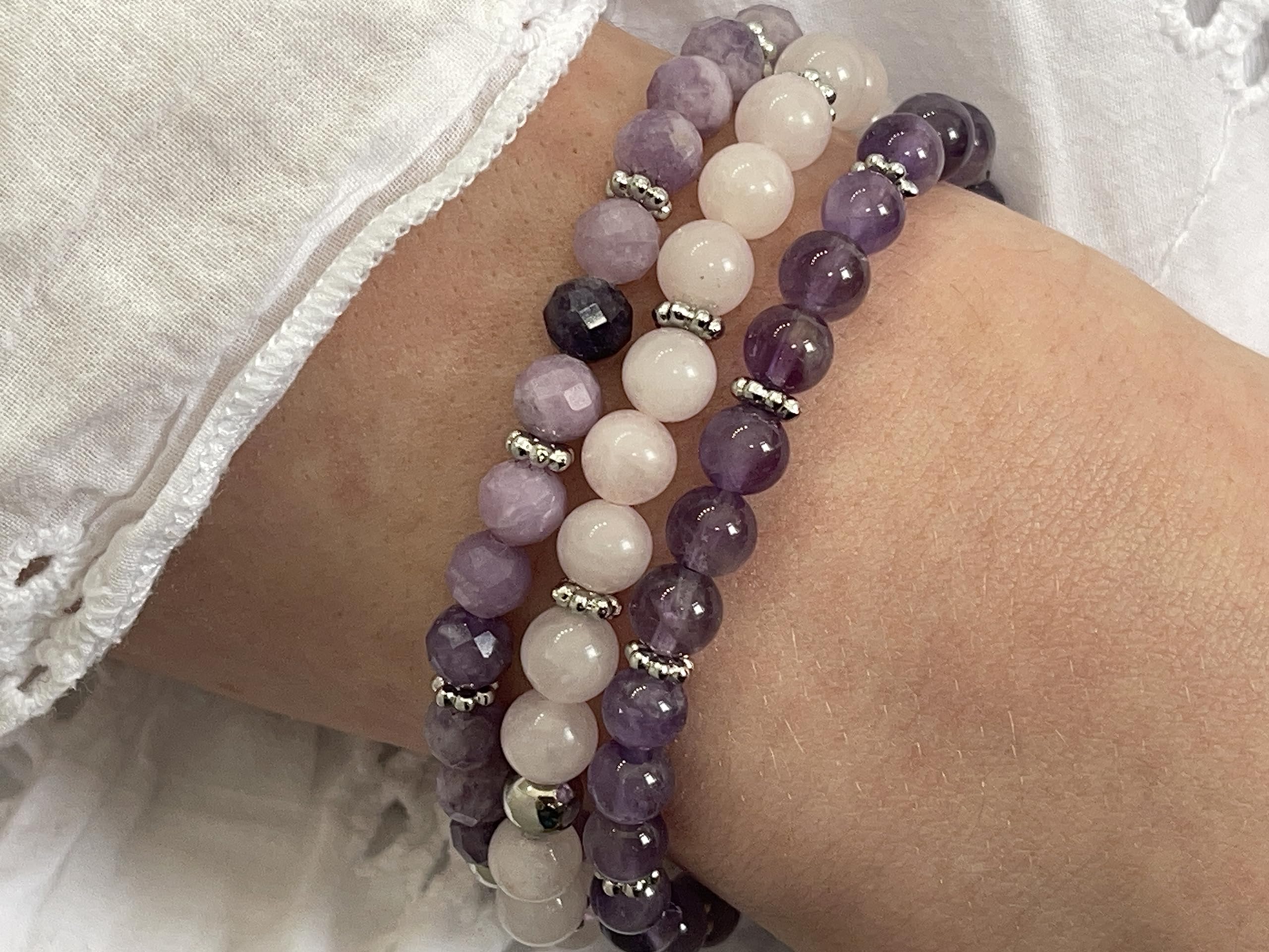 Edelsteinarmband mit platinierten Daisy-Perlen, anpassbar, Spiritueller Begleiter, Geschenk für Frauen, Liebe & Schutz - Handmade - personalisierbar
