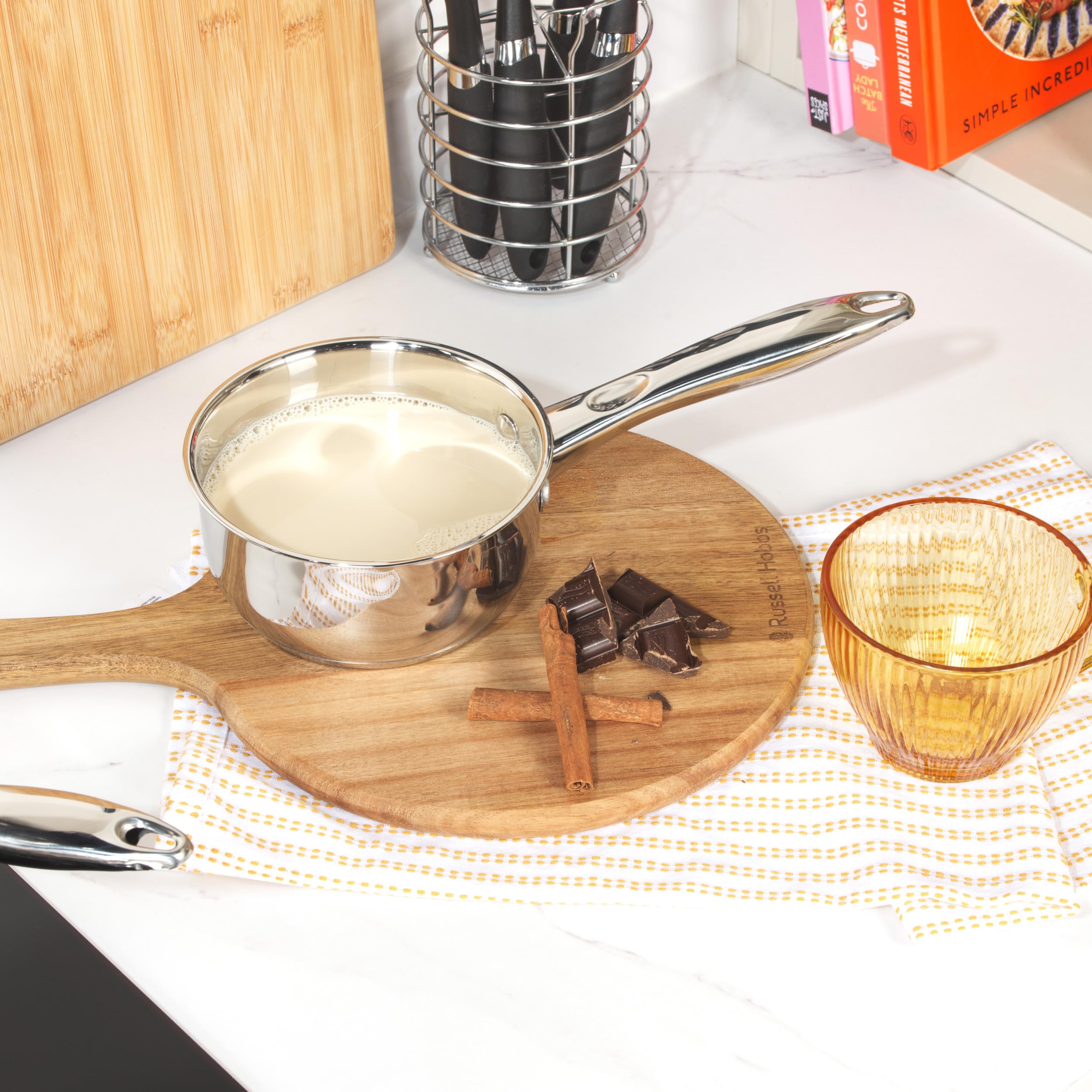 Russell Hobbs Set di pentole da 5 pezzi - antiaderente acciaio inox , padella da 24cm, pentola da 16/18/20 cm, lattiera da 14 cm, impilabile per tutti i piani cottura, Lavabile in lavastoviglie