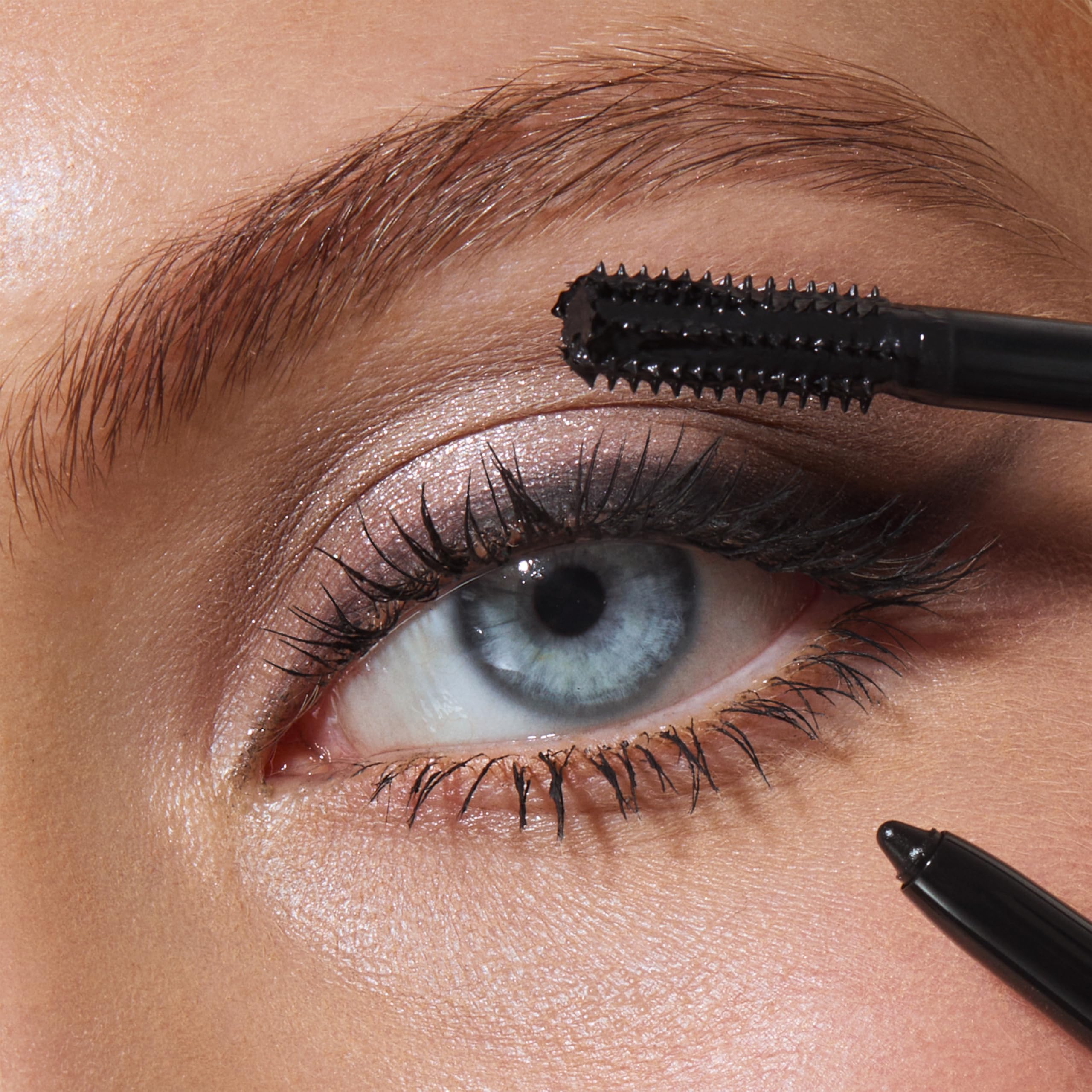 KIKO Milano Snow-Kissed Holiday Timeless Look Makeup Gift Set, Coffret Cadeau Maquillage: Mascara Effet Volumateur, Eye-Liner, Palette D'Ombres À Paupières, Brillant À Lèvres Et Rouge À Lèvres