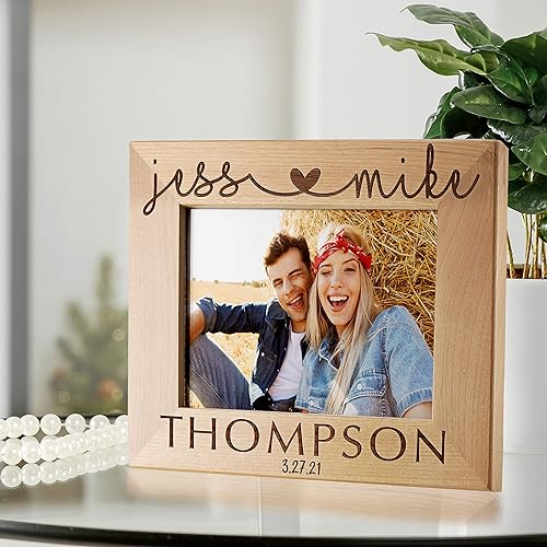 Vista 45 de GIFTBYGIFTY Marcos de fotos de amor personalizados para parejas con nombre, 4 x 6 pulgadas, regalos de San Valentín personalizados para él, ella