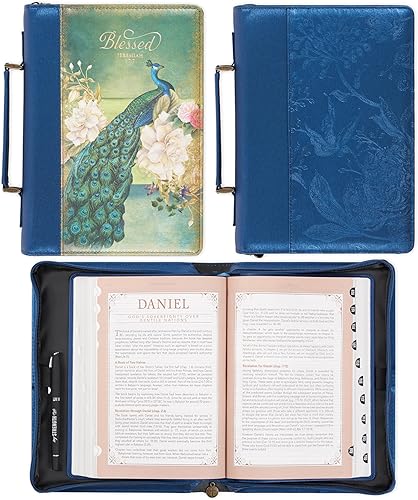 Christian Art Gifts Funda de cuero vegano para la Biblia para mujer Blessed - Jer. 1717 Escritura inspiradora con lindo pavo real y flores