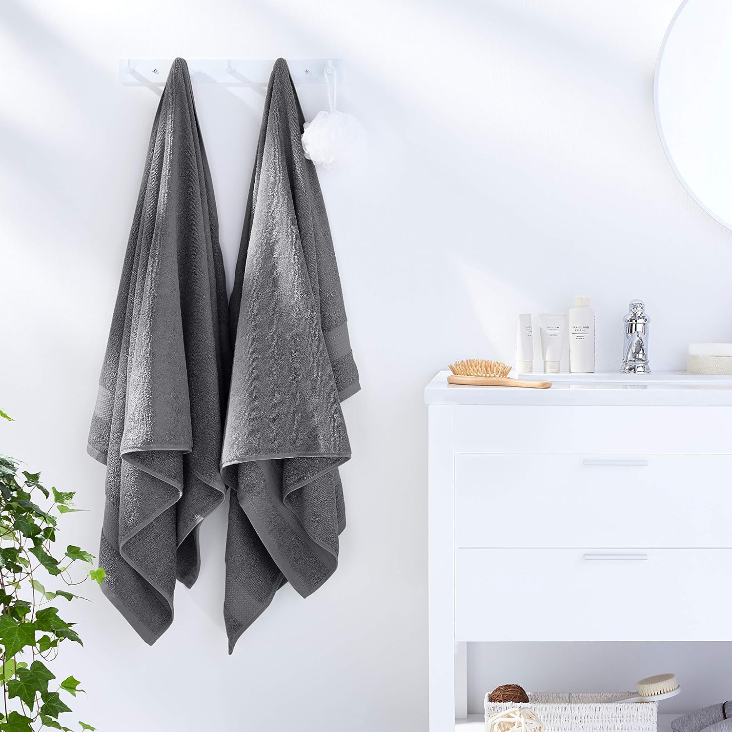 Amazon Basics Performance Bath Towels, Set of 4, Iron Grey