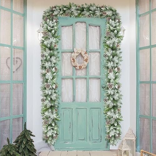 Miniatura 5 de Guirnalda de Navidad preiluminada de 9 pies con 100 luces cálidas, guirnalda de Navidad a pilas con conos de cedro y bayas rojas, decoración de