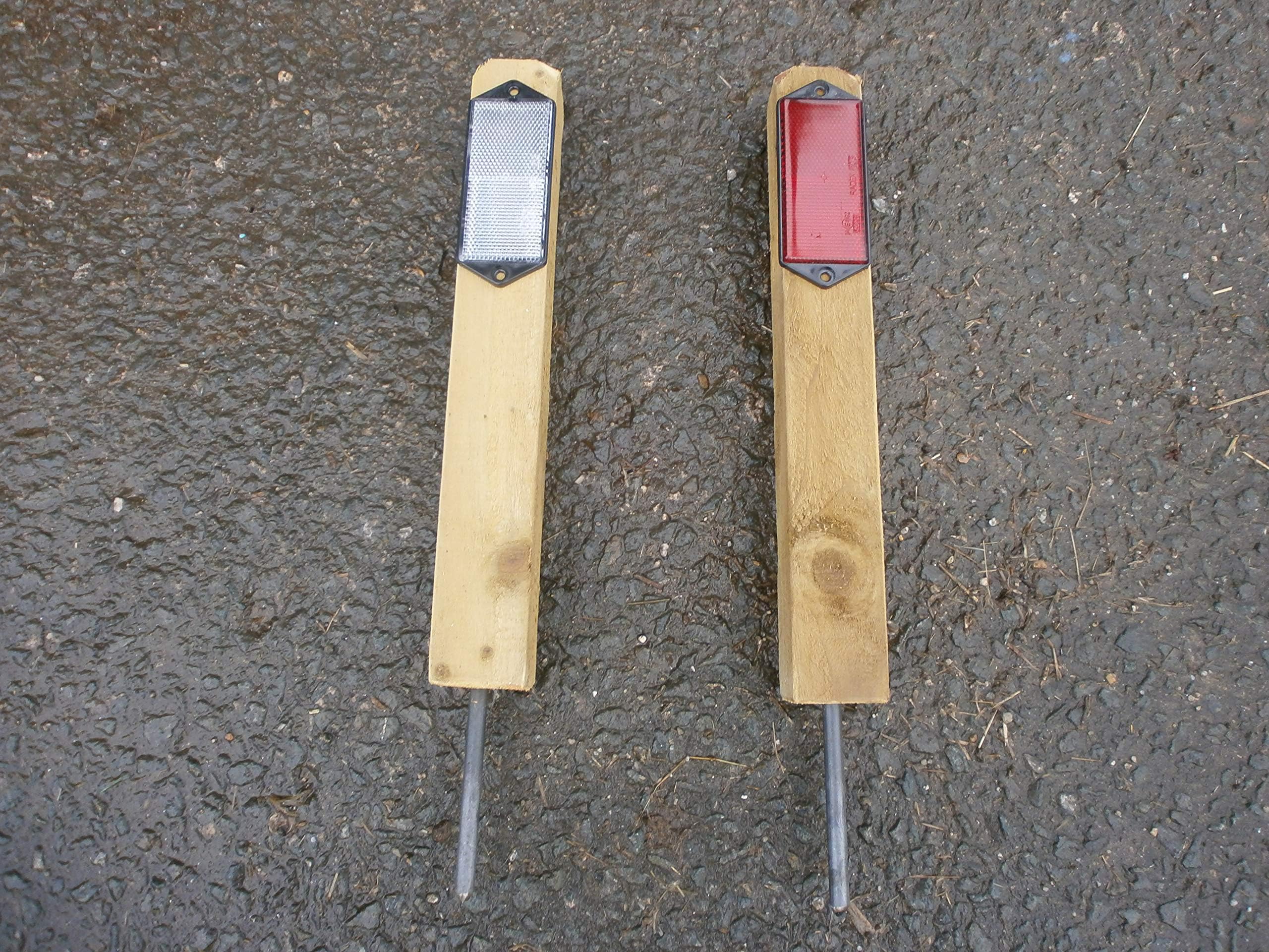 2 x 14 inch (35 cm) Timber Reflective Keep Off Grass Verge Posts Boundary Markers, Push in Ground